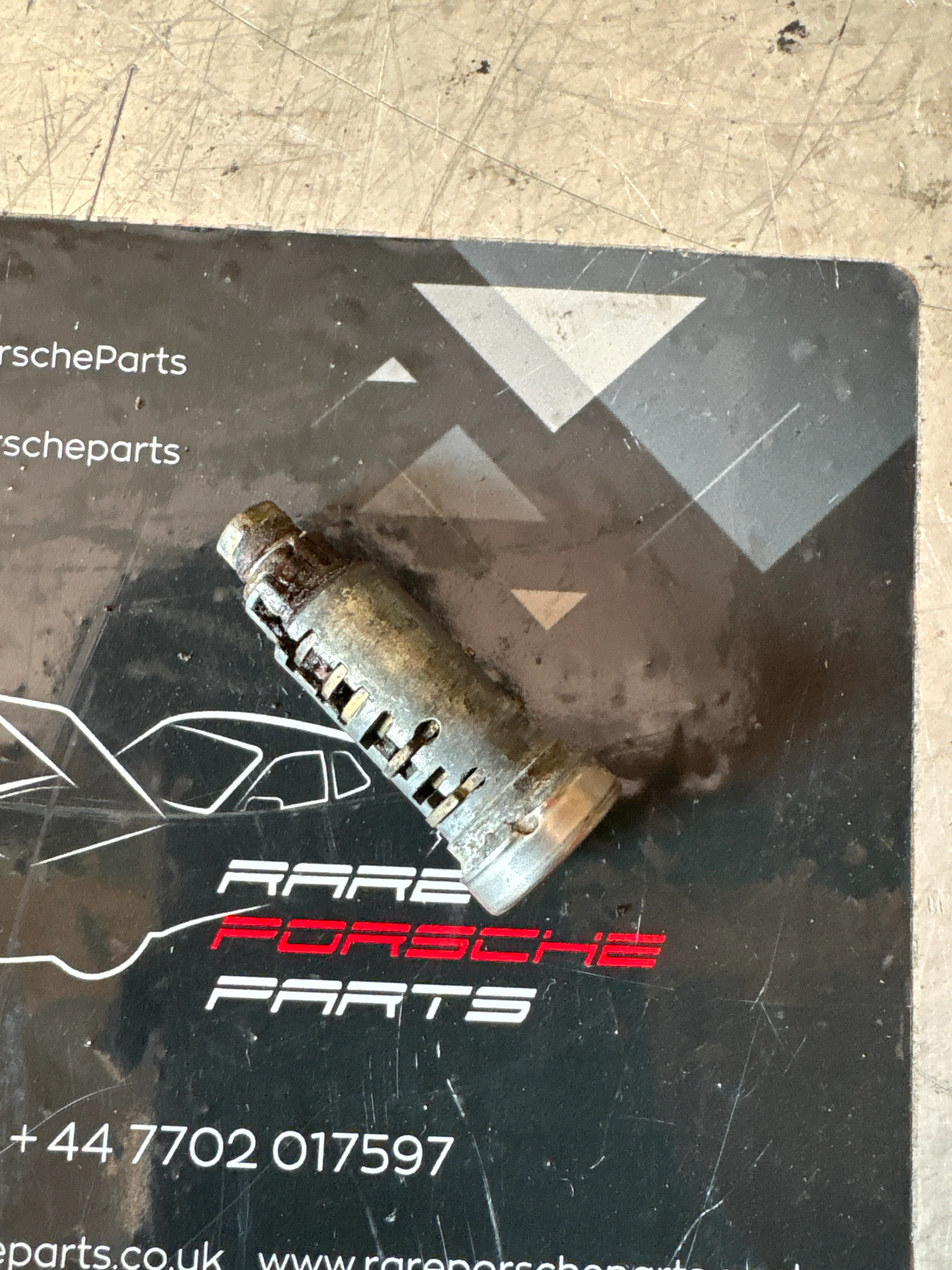 Porsche 944 door lock barrel cylinder, central lock, without key, used - Image 2