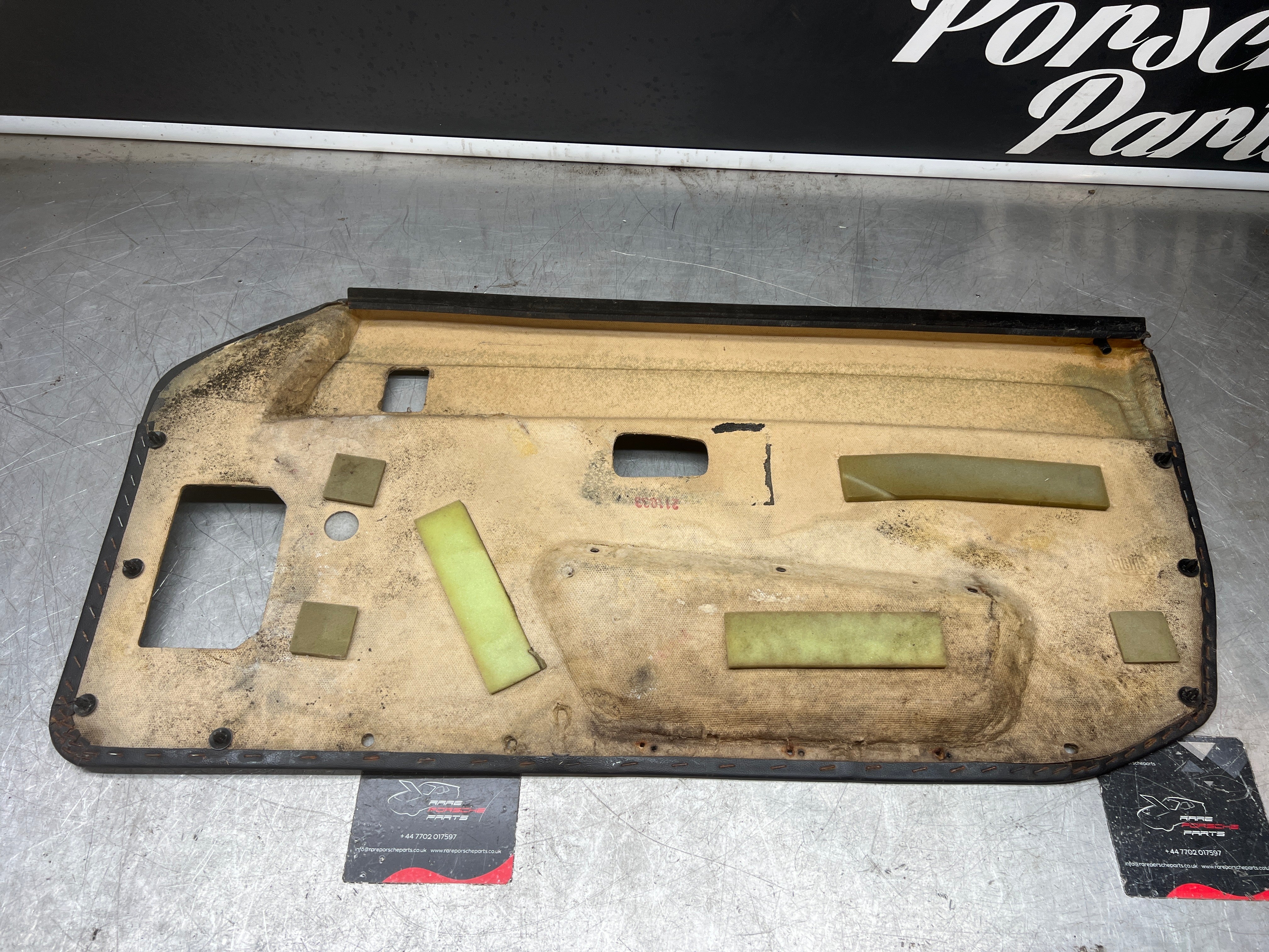 Porsche 924/944 early Porsche black door card used condition left side, Rhd, 478867011 - Image 8