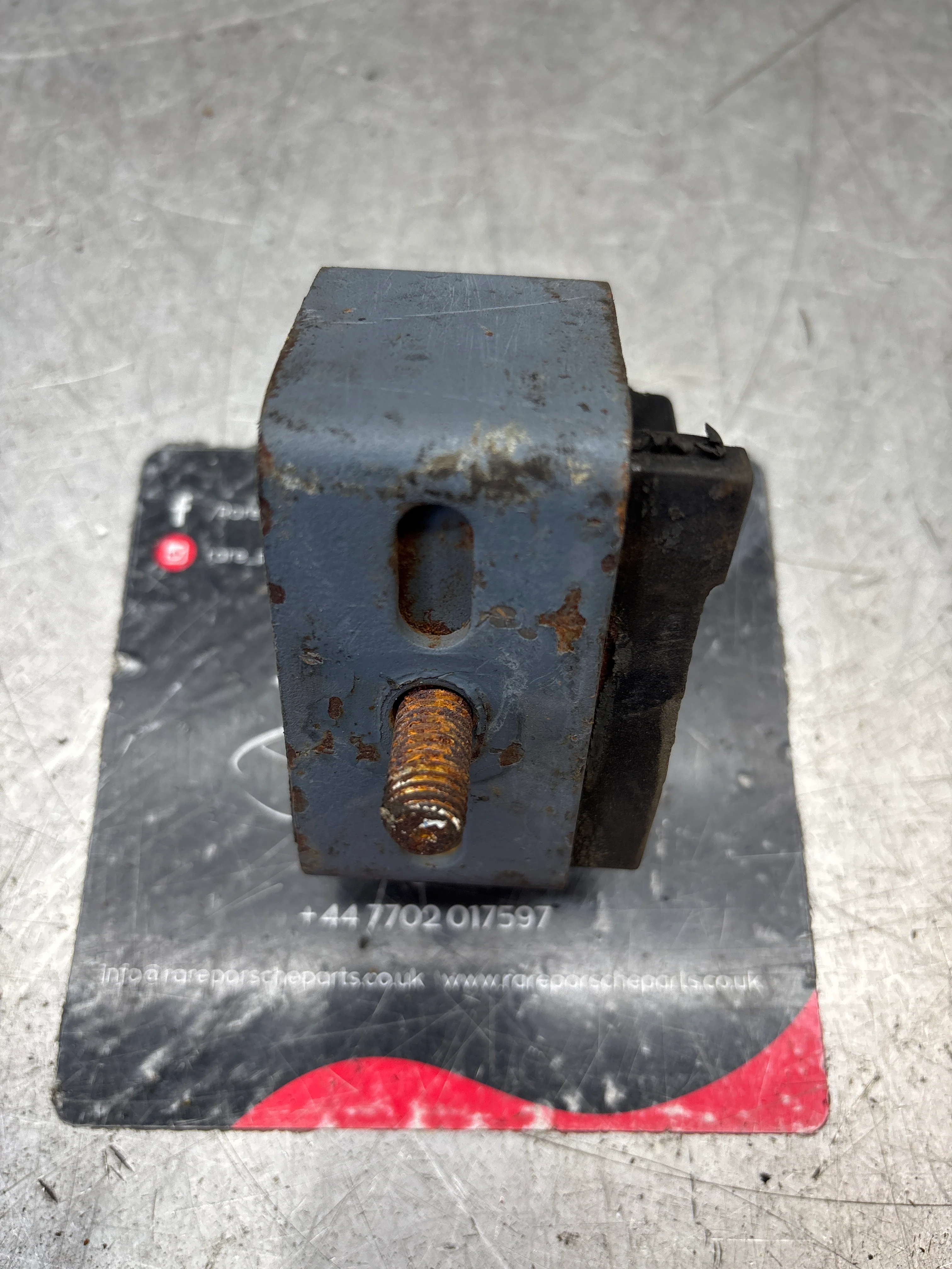 Porsche 924 dogleg gearbox mount, 477399153H, used - Image 4