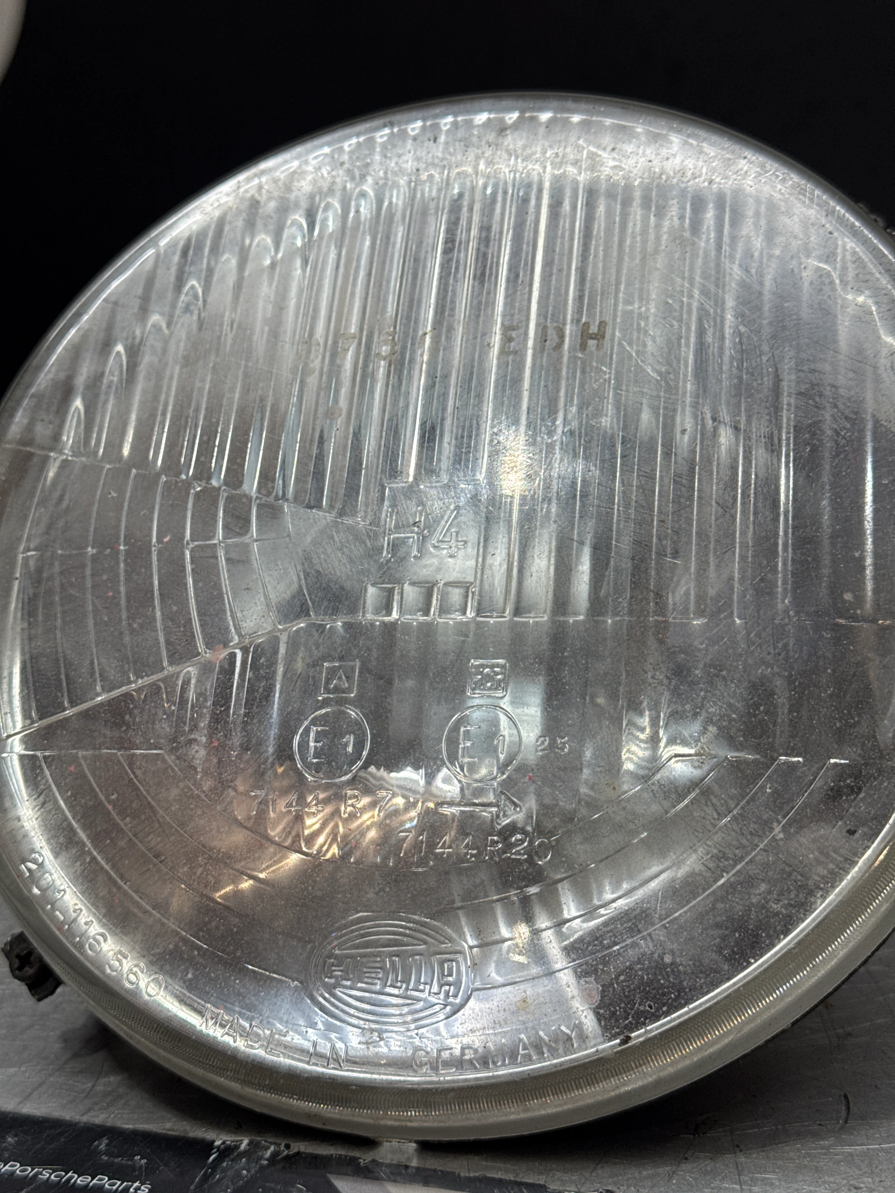 Porsche 924 / 944 Hella H4 headlight, used 477941771 / 201116560 / 1L800306069 - Image 2
