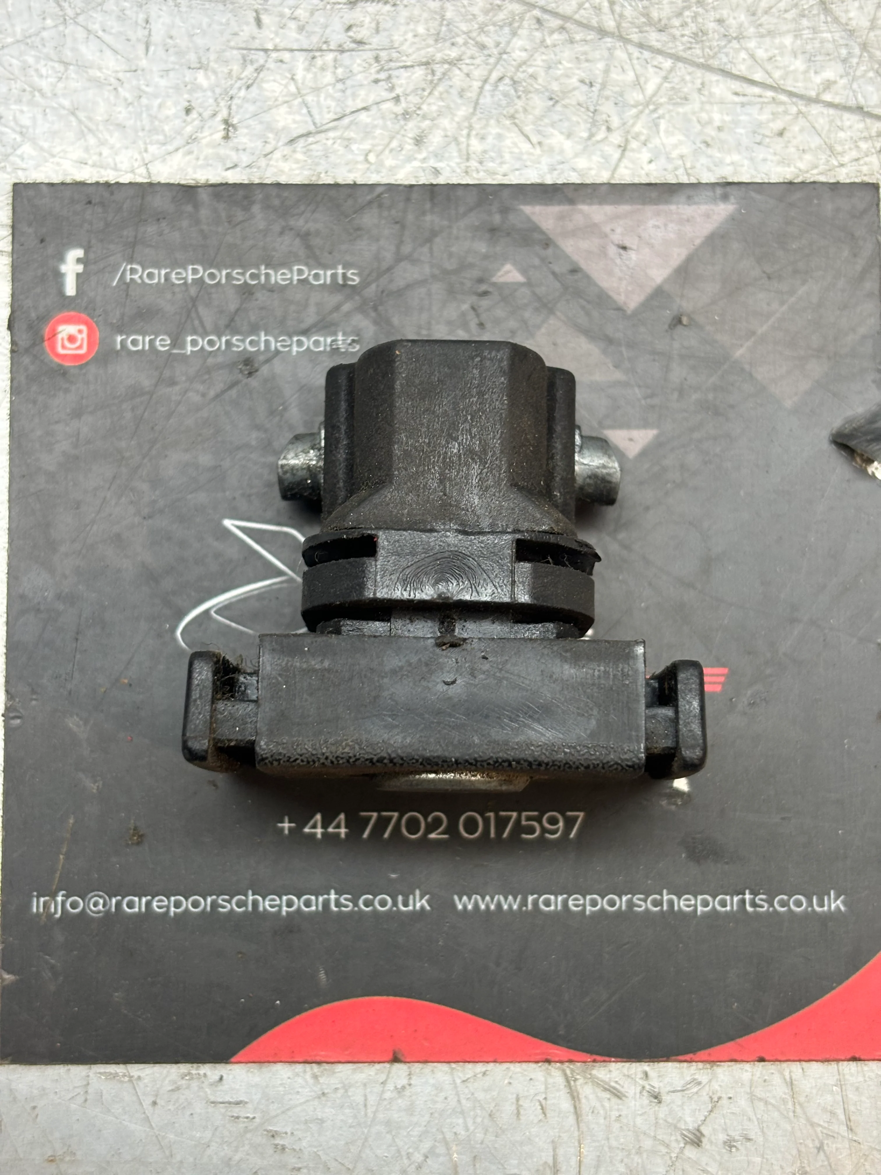 Porsche 924/944 glove box lock in black without badge 477857133 used - Image 3