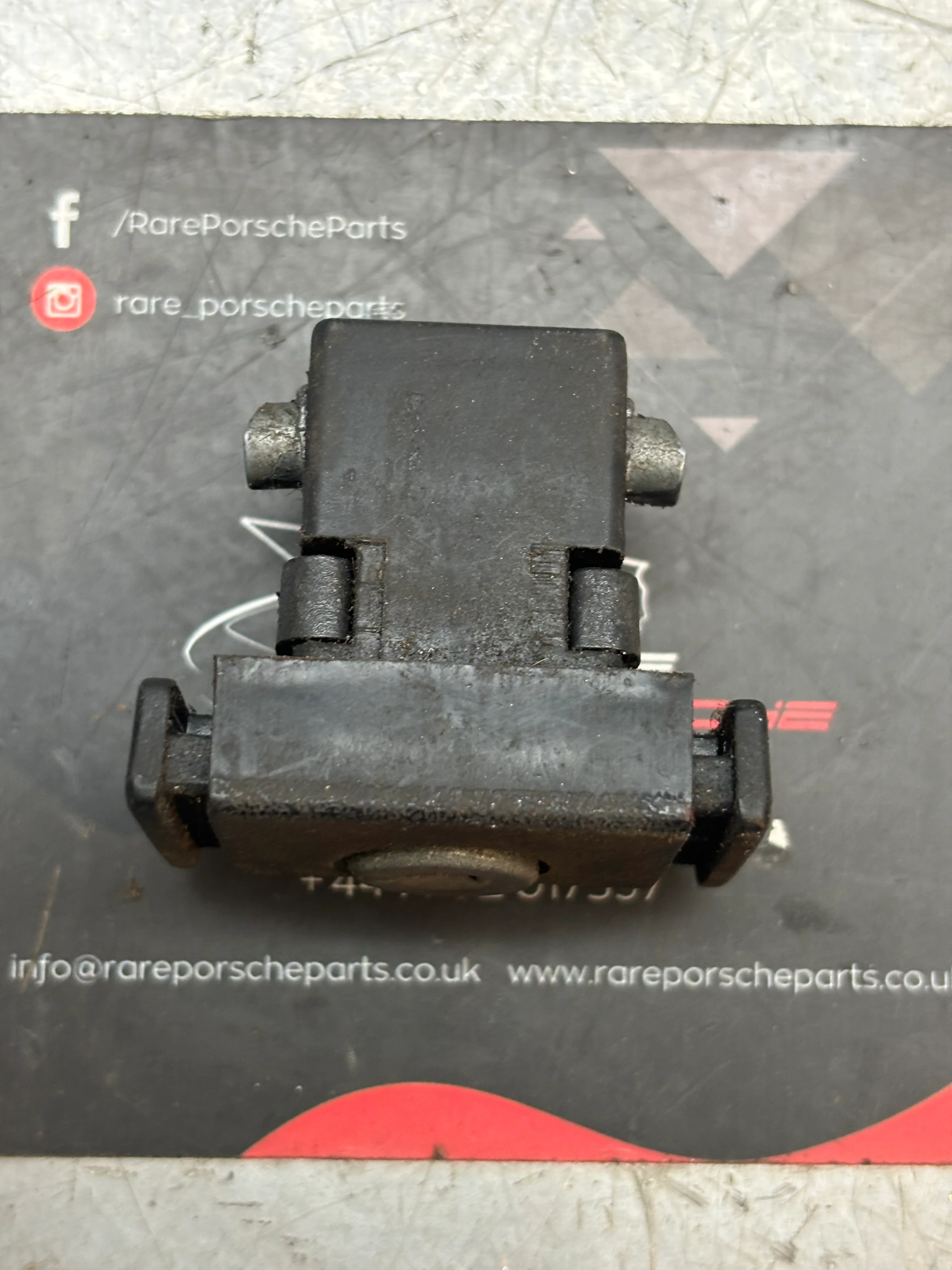 Porsche 924/944 glove box lock in black without badge 477857133 used - Image 4