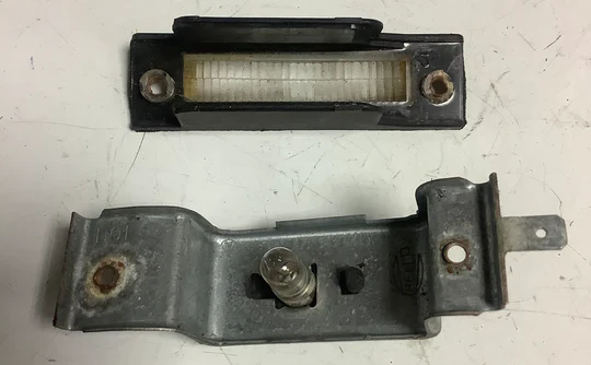 Porsche 924 / 944 rear number plate light assembly 477943021A