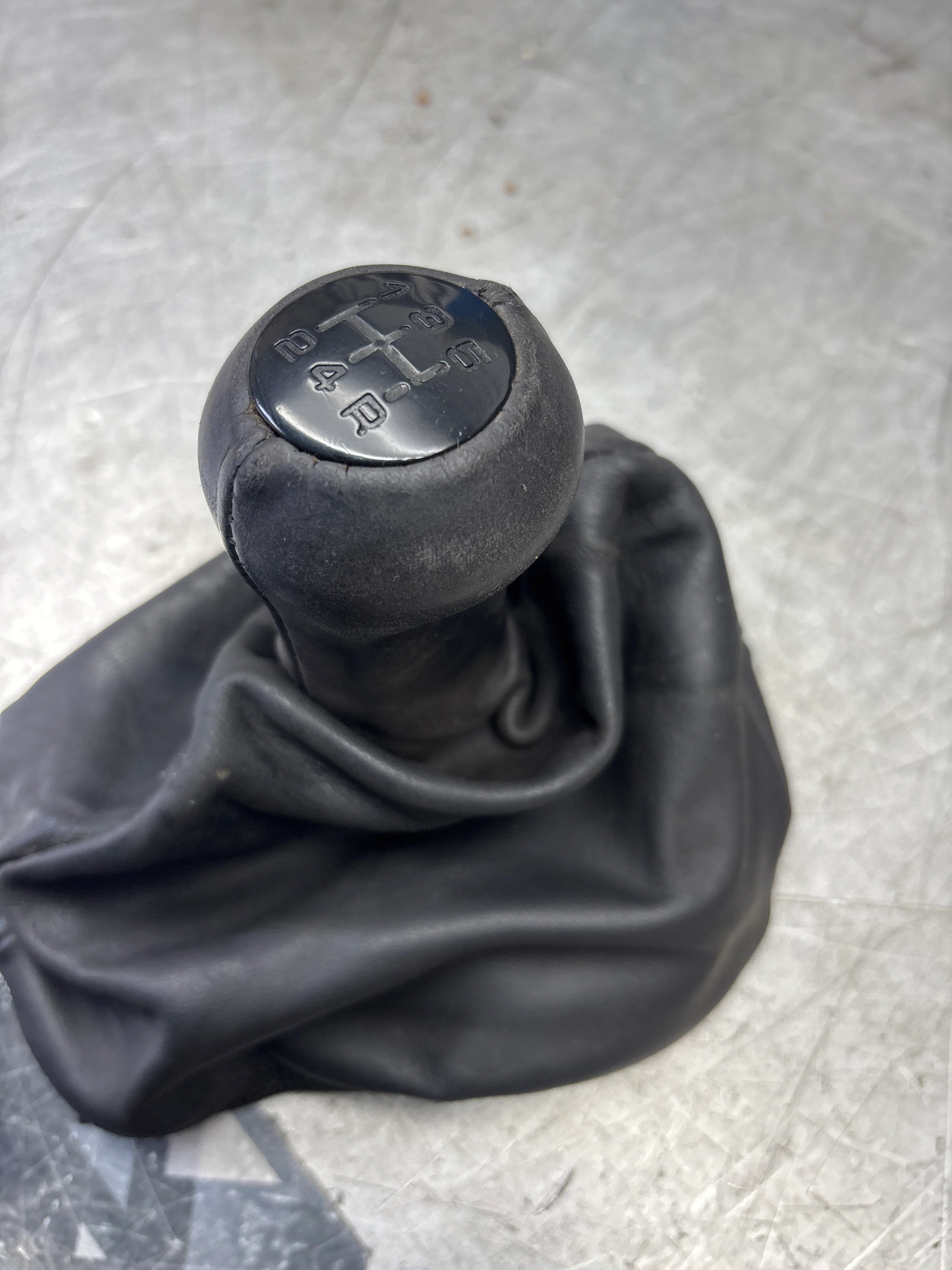Porsche 924/944 used gear knob and boot, black 94442407500 - Image 5