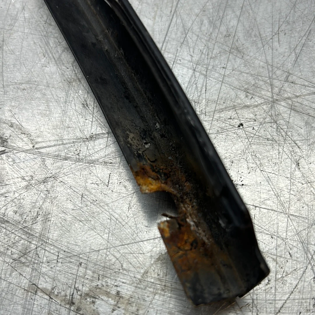 Porsche 924/944 windscreen trim 94455904300 used - Image 3