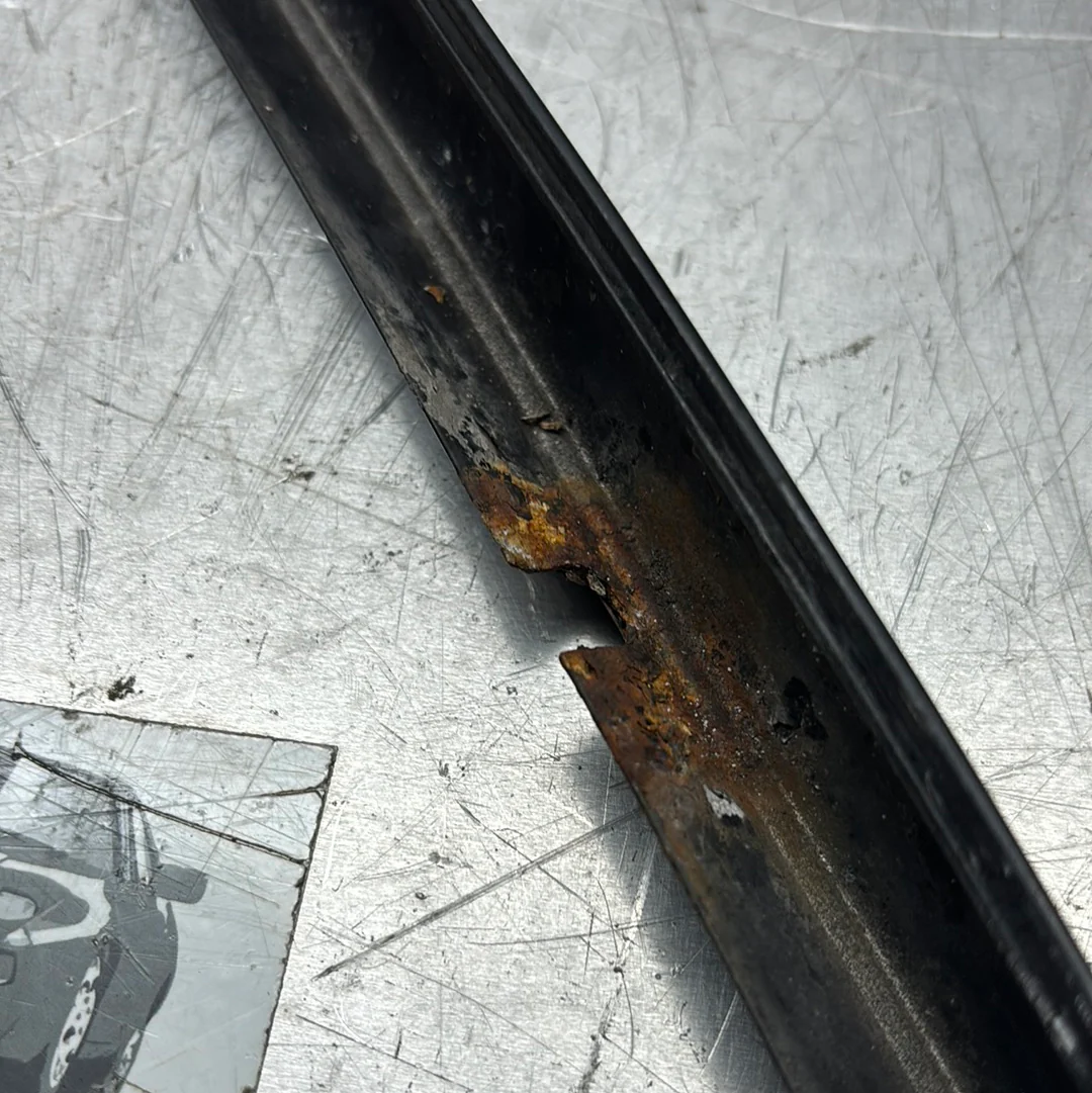 Porsche 924/944 windscreen trim 94455904300 used - Image 4