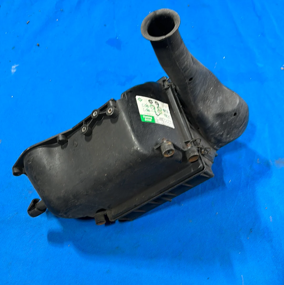 Porsche 924 air filter box 477129611 used - Image 7