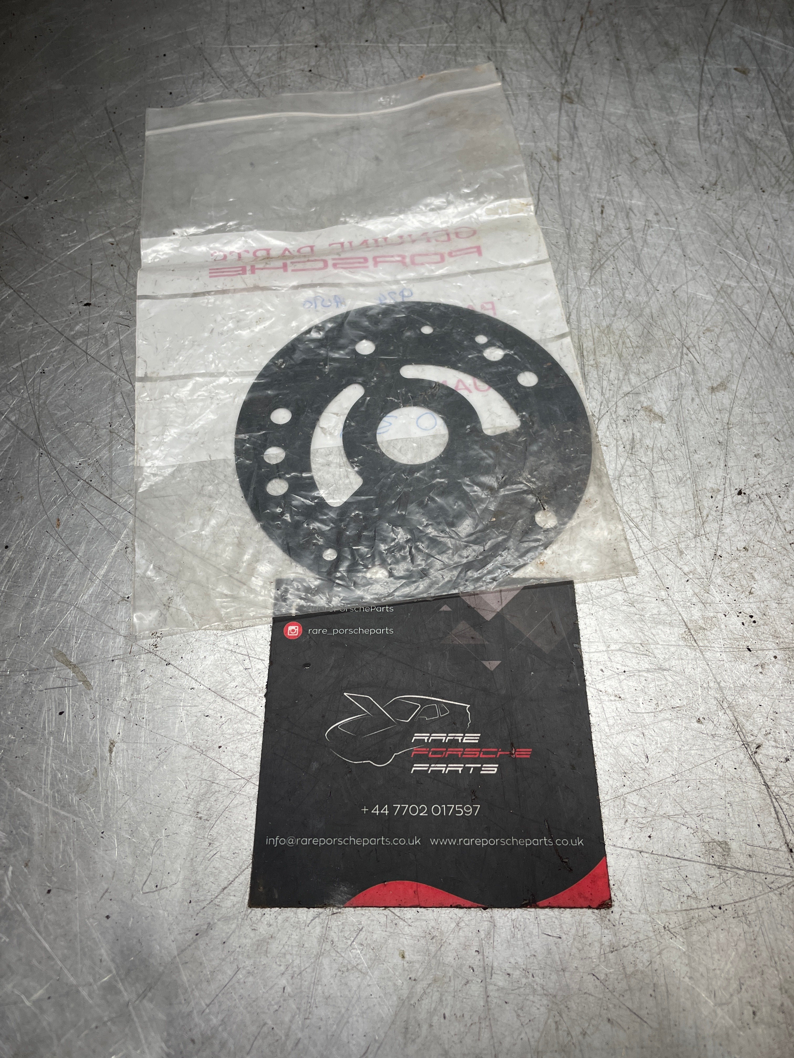 Porsche 924 automatic transmission oil pump plate, genuine 010321279 - Image 2