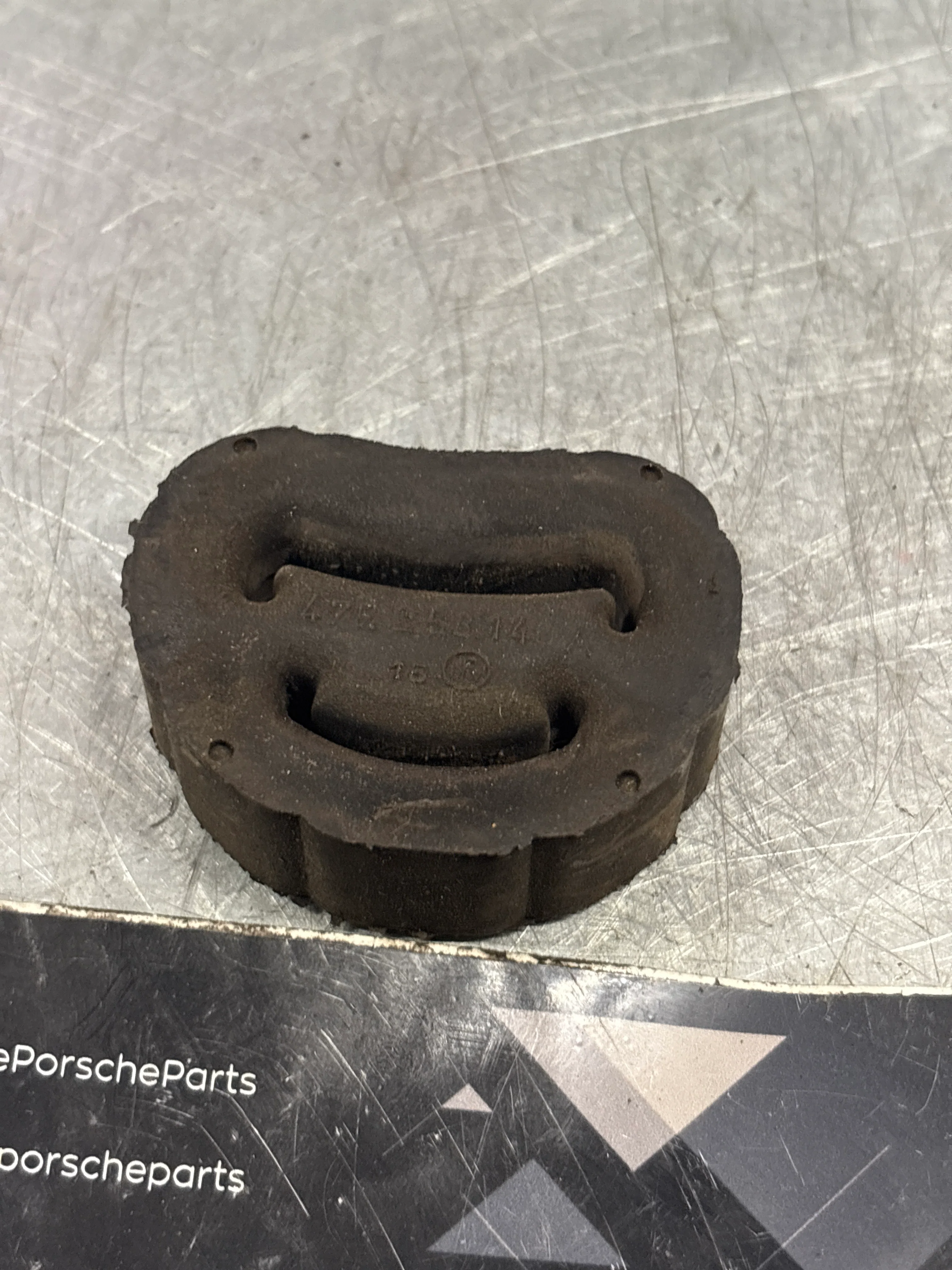 Porsche 924 / early 944 exhaust bracket rubber mount, used 477253140A - Image 2