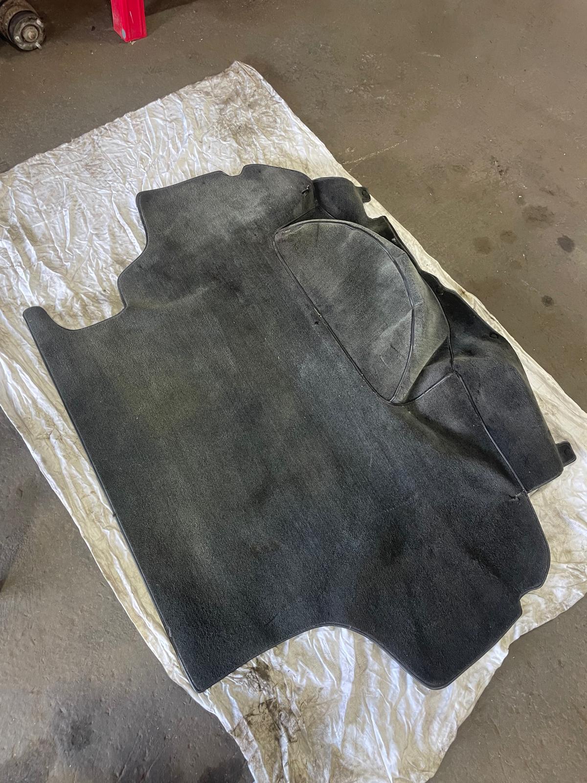 Porsche 924 944 80-85.5 black boot carpet 94555506303 / 94455506301 - Image 3