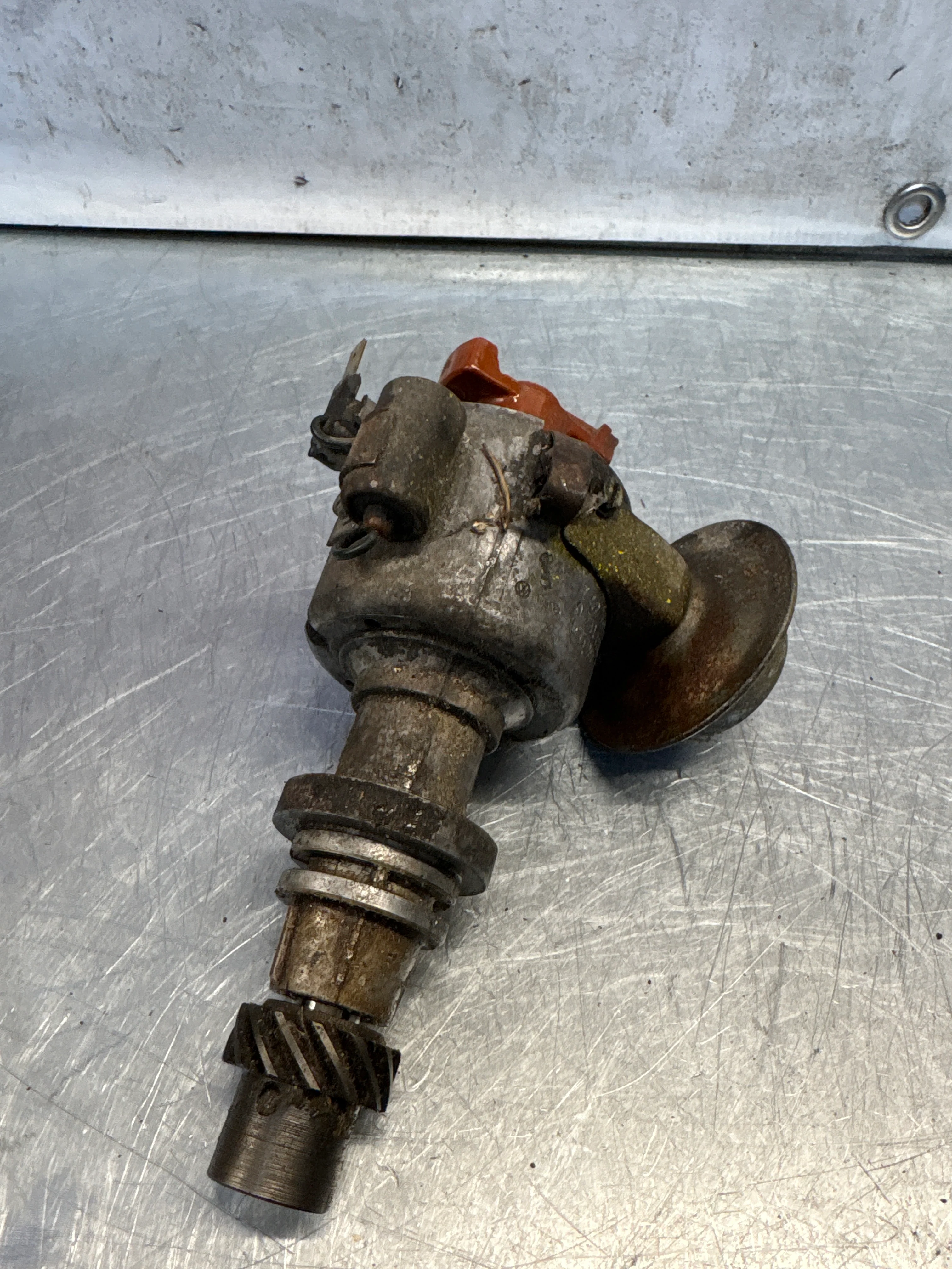 Porsche 924 early ignition distributor, used 0231170239 / 055905205K - Image 2