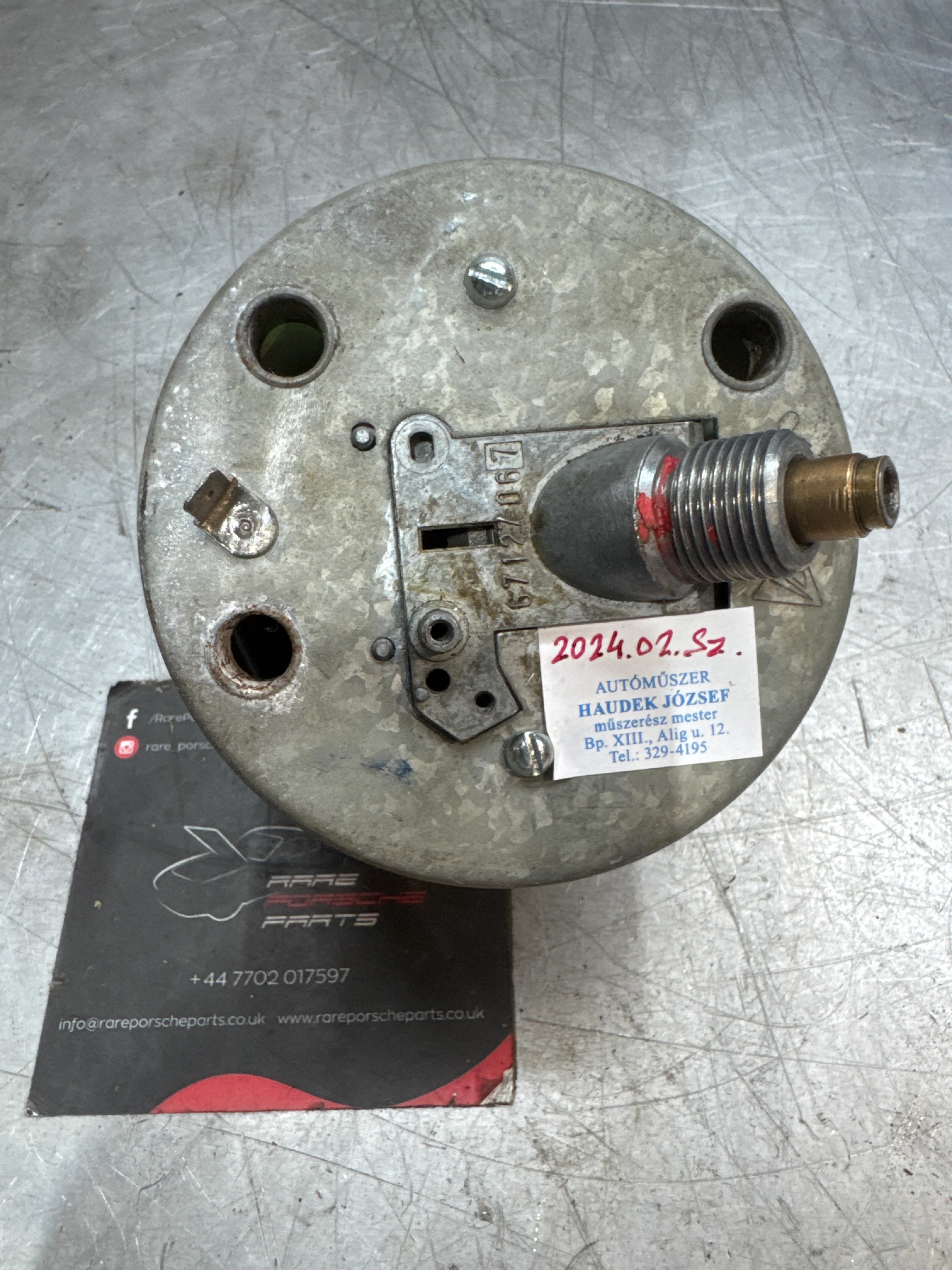 Porsche 924 Early km/h speedometer with 67k showing 477957021 - Image 3