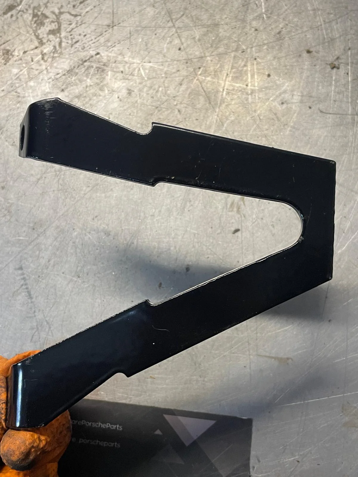 Porsche 924 front engine lifting bracket 046103391, refurbished - Image 5