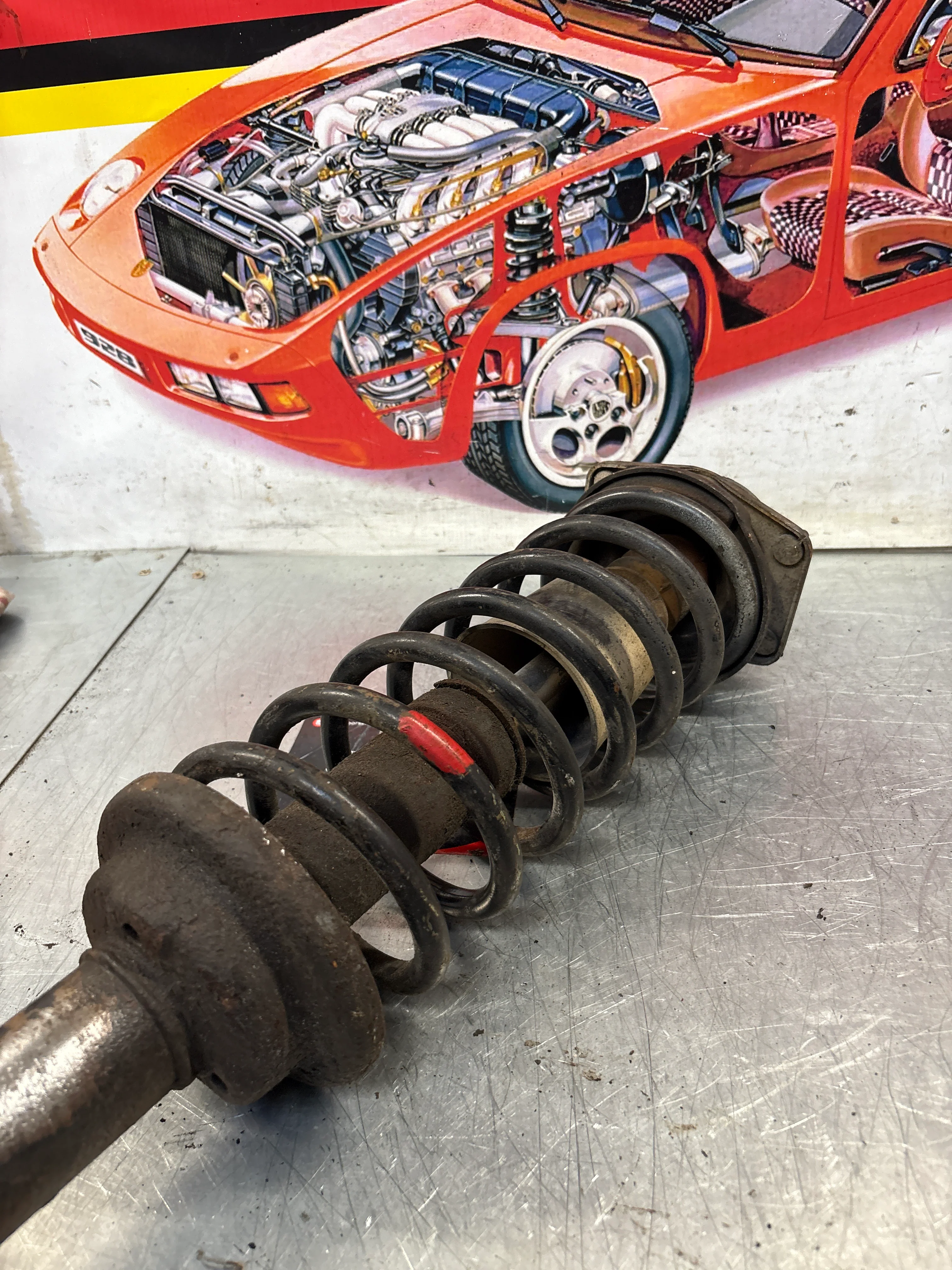 Porsche 924 Front shock absorber, used 477412031E - Image 4
