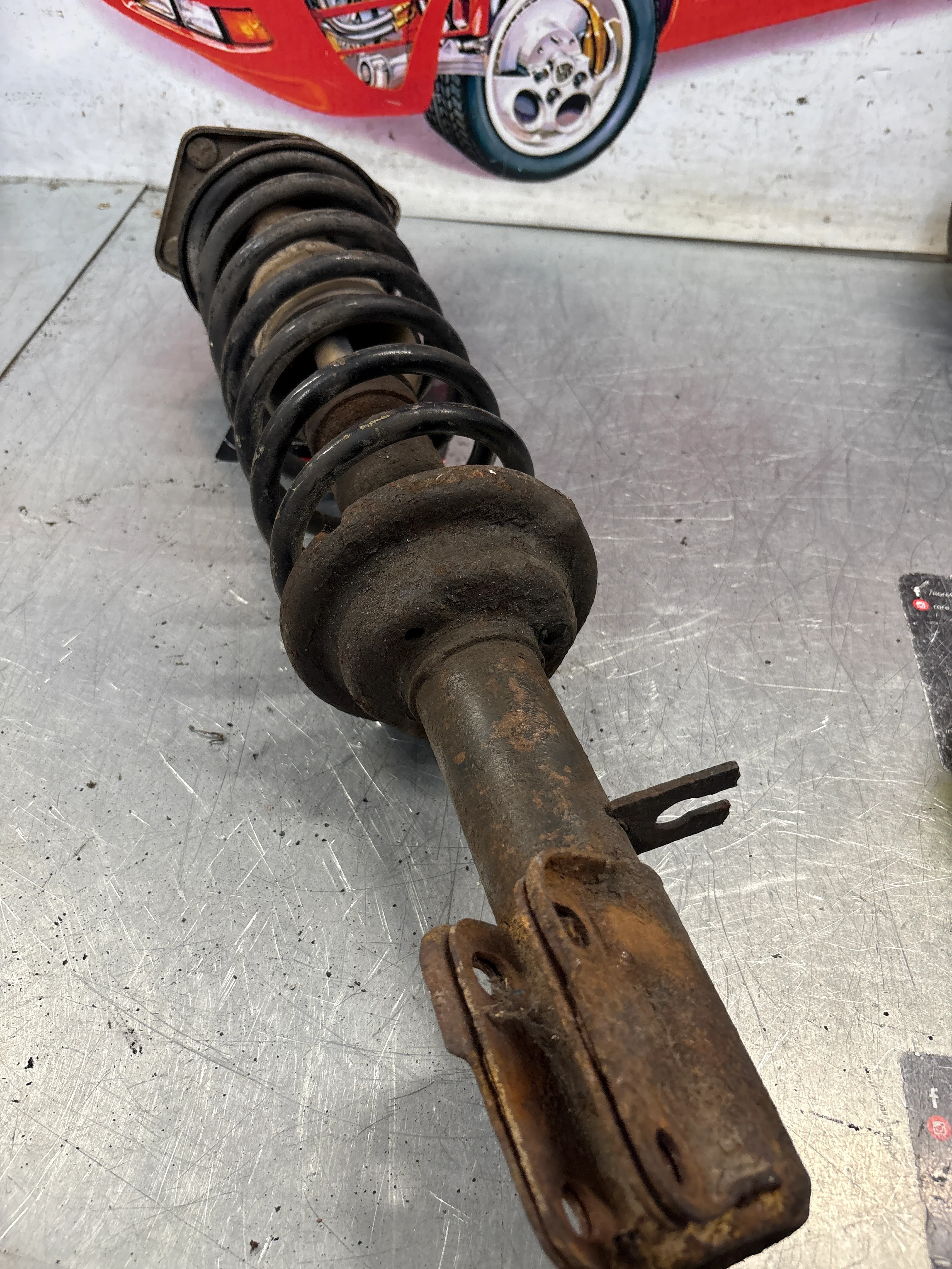 Porsche 924 Front shock absorber, used 477412031E - Image 5