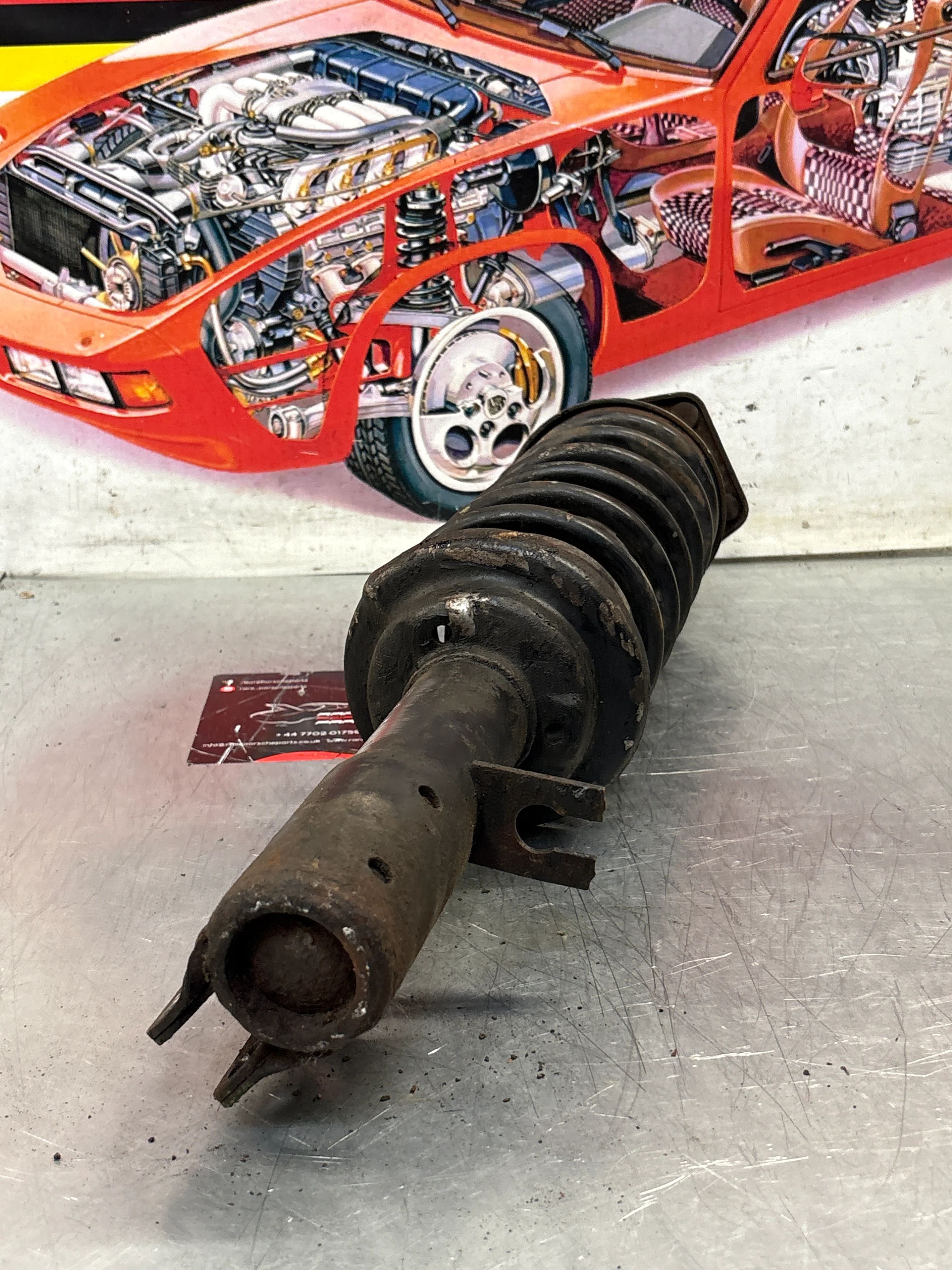 Porsche 924 Front shock absorber, used 477412031F - Image 2