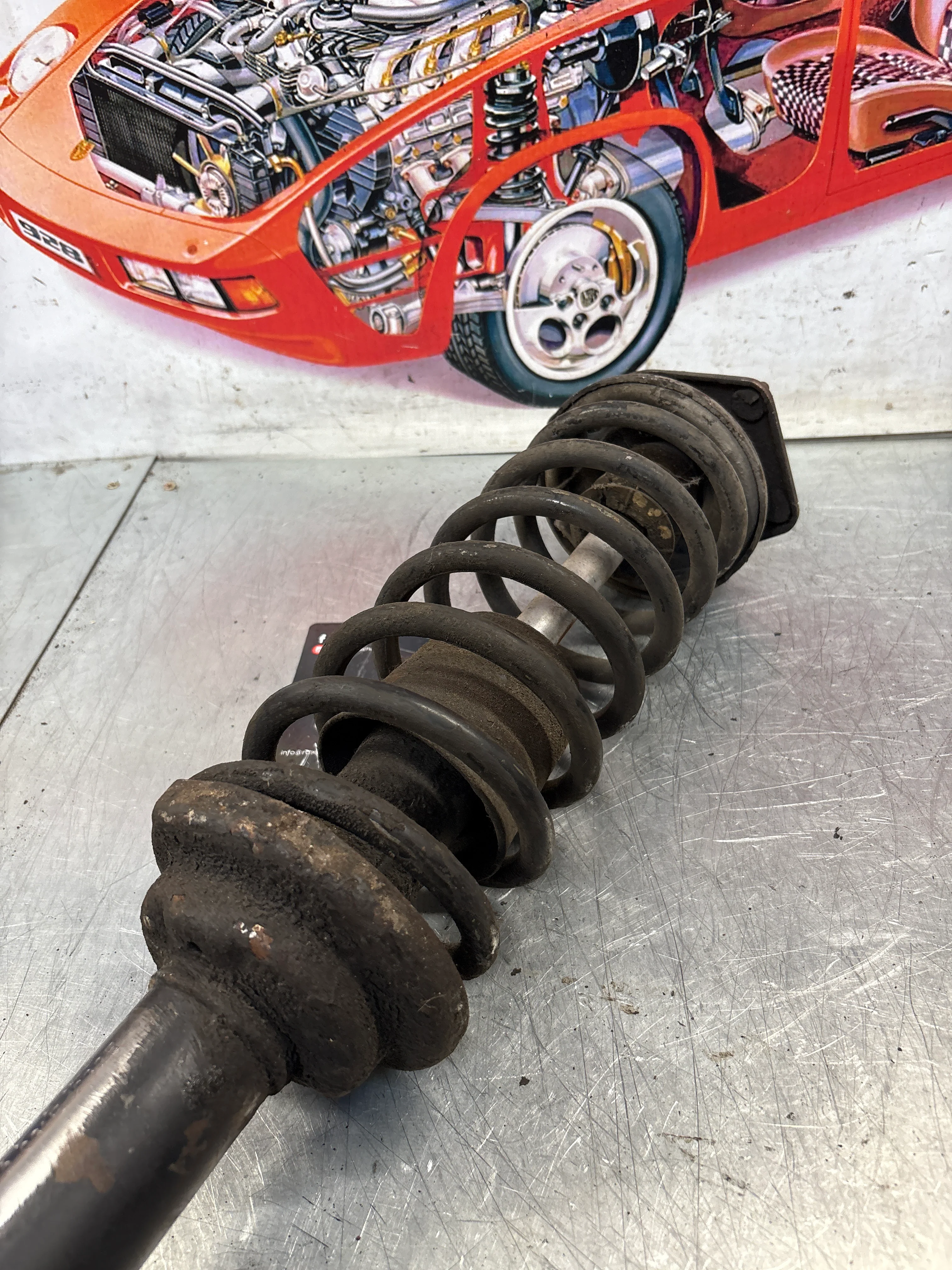 Porsche 924 Front shock absorber, used 477412031E - Image 3