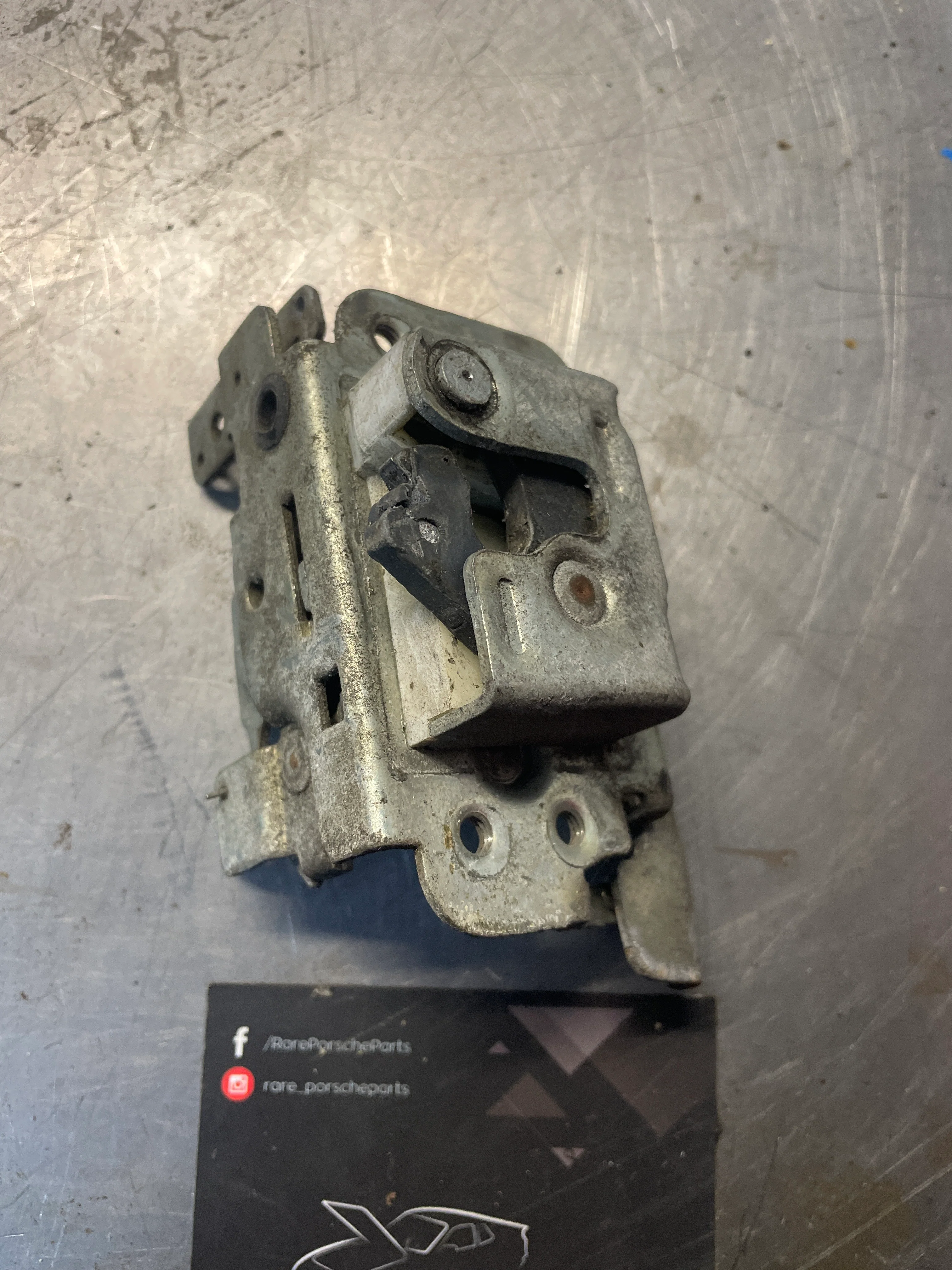 Porsche 924 Left new lock mechanism/ Door Latch 477837015 - Image 3