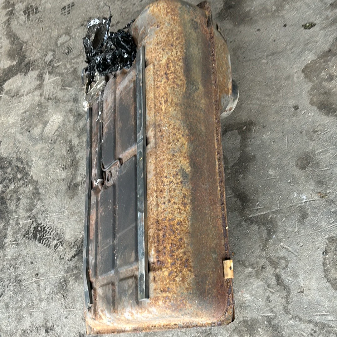 Porsche 924 944 metal fuel tank 477201021F used - Image 2