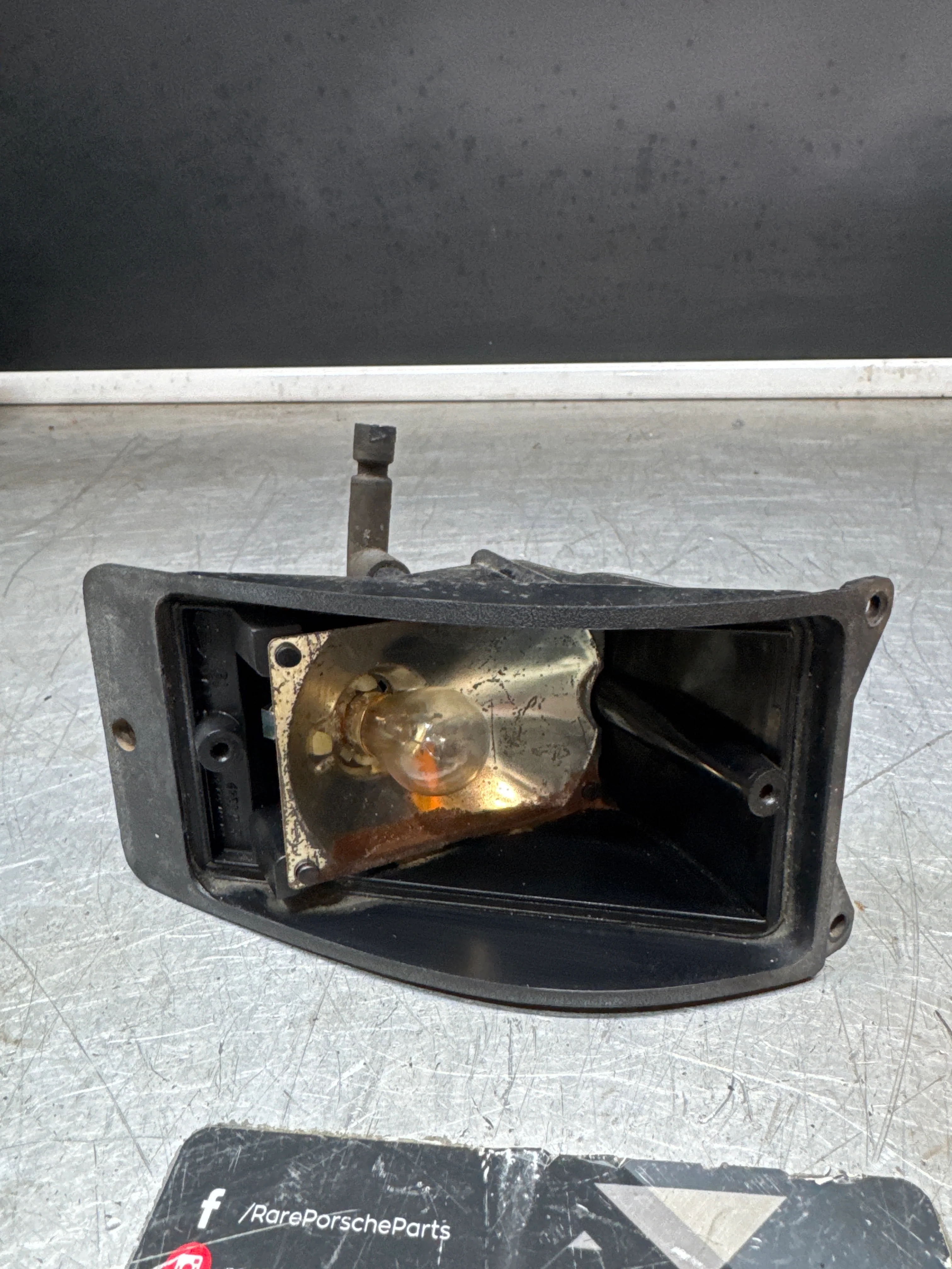Porsche 924 O/S LH Front indicator unit used 477953065A - Image 6