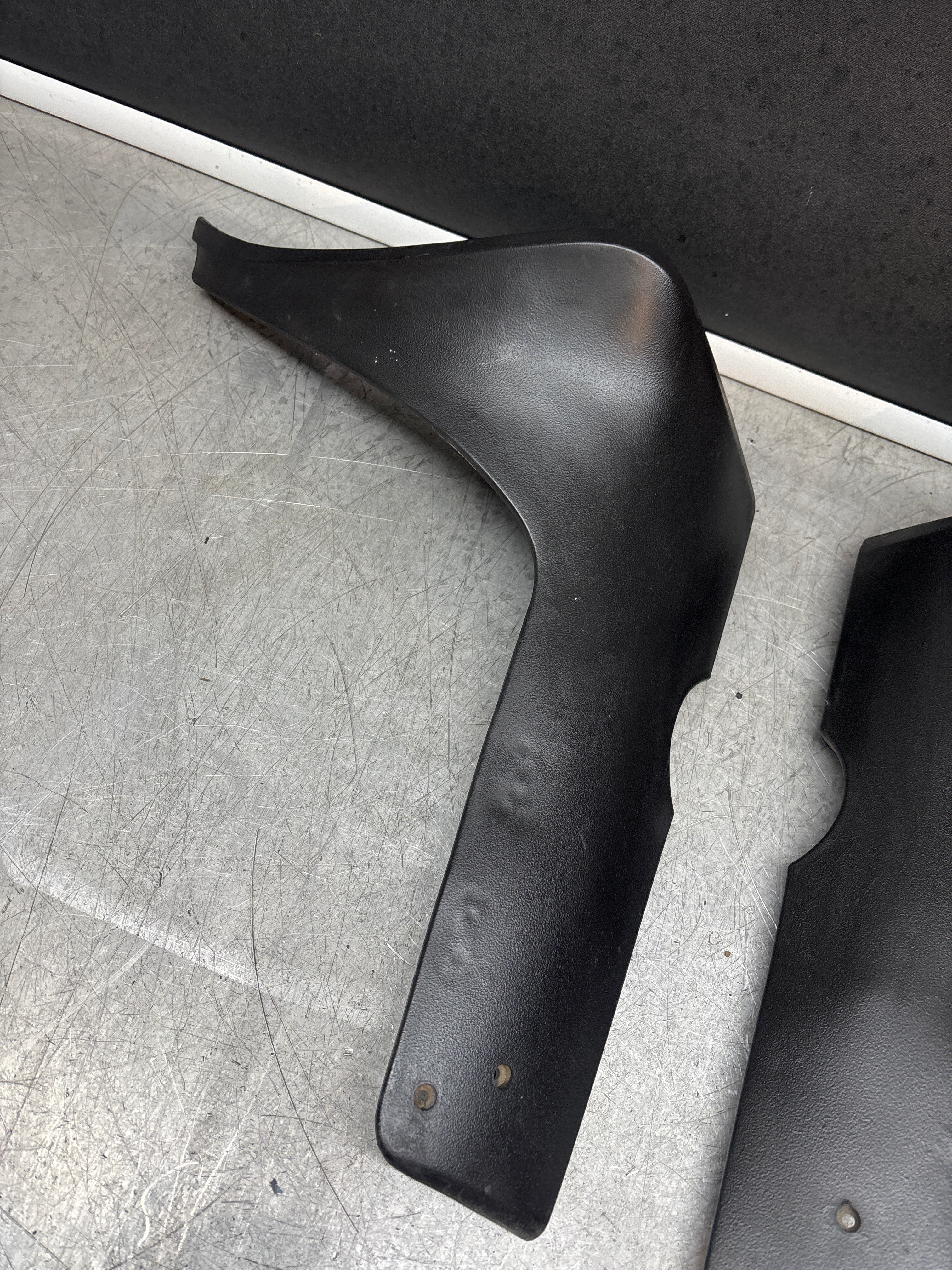 Porsche 924 pair of used rear spats, wheel arch trims, mud guards, 477853383 / 477853384 used - Image 3