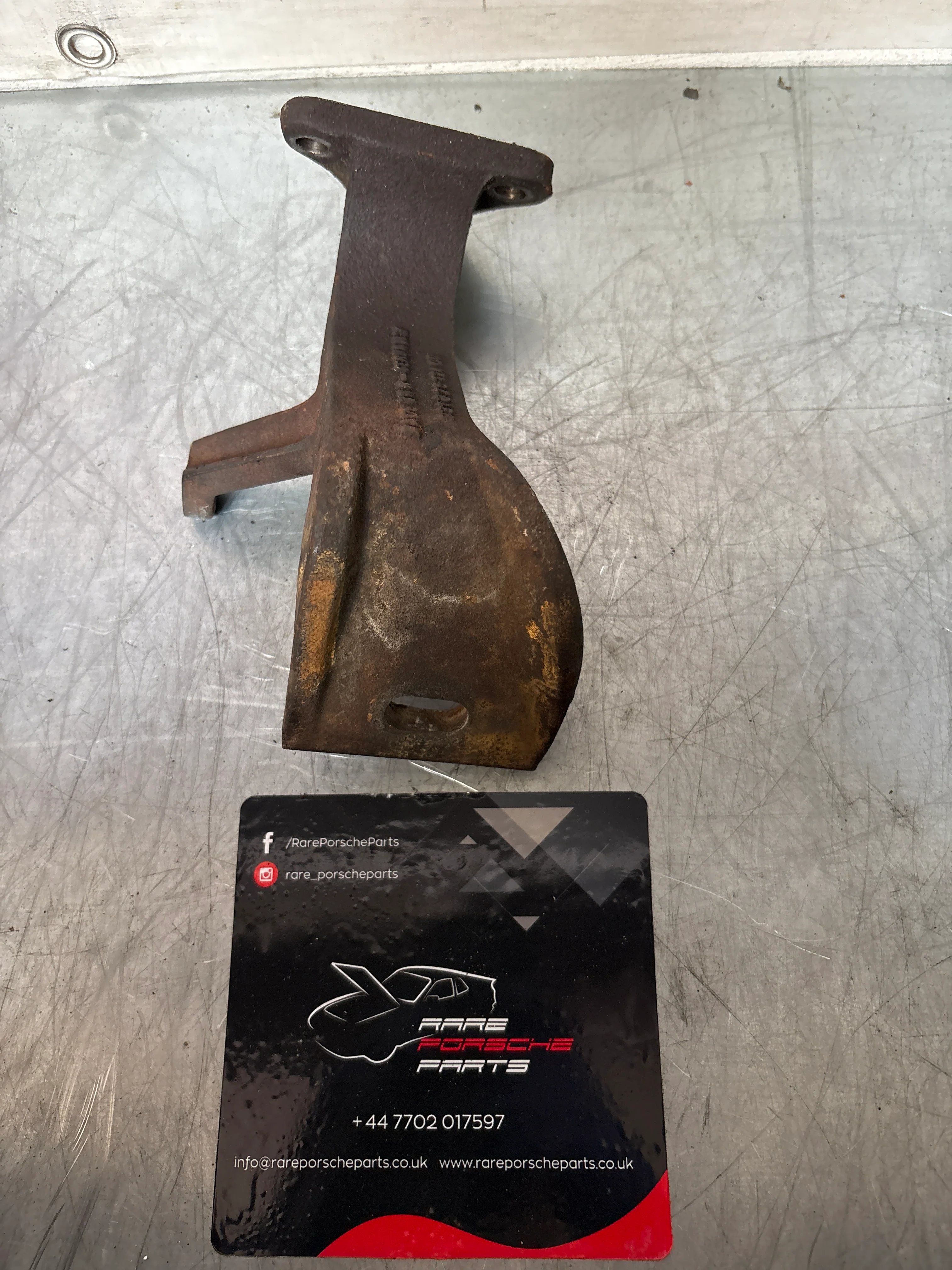 Porsche 924 Turbo engine bracket right side, used 93137512400 - Image 2