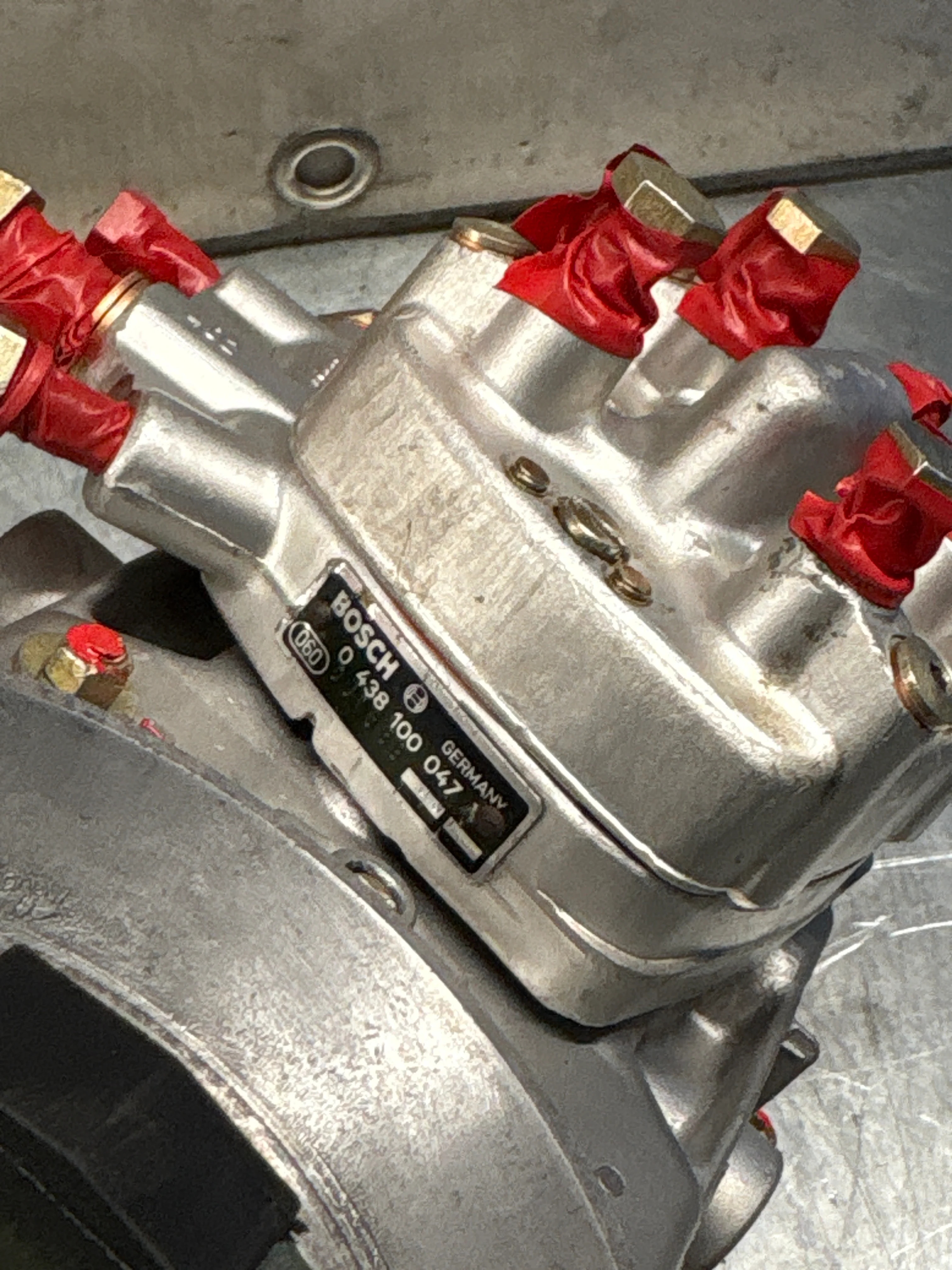 Porsche 924 Turbo fuel metering head with air flow meter, 0438100047 / 0438120091 / 9311101355R, refurbished  - Image 6