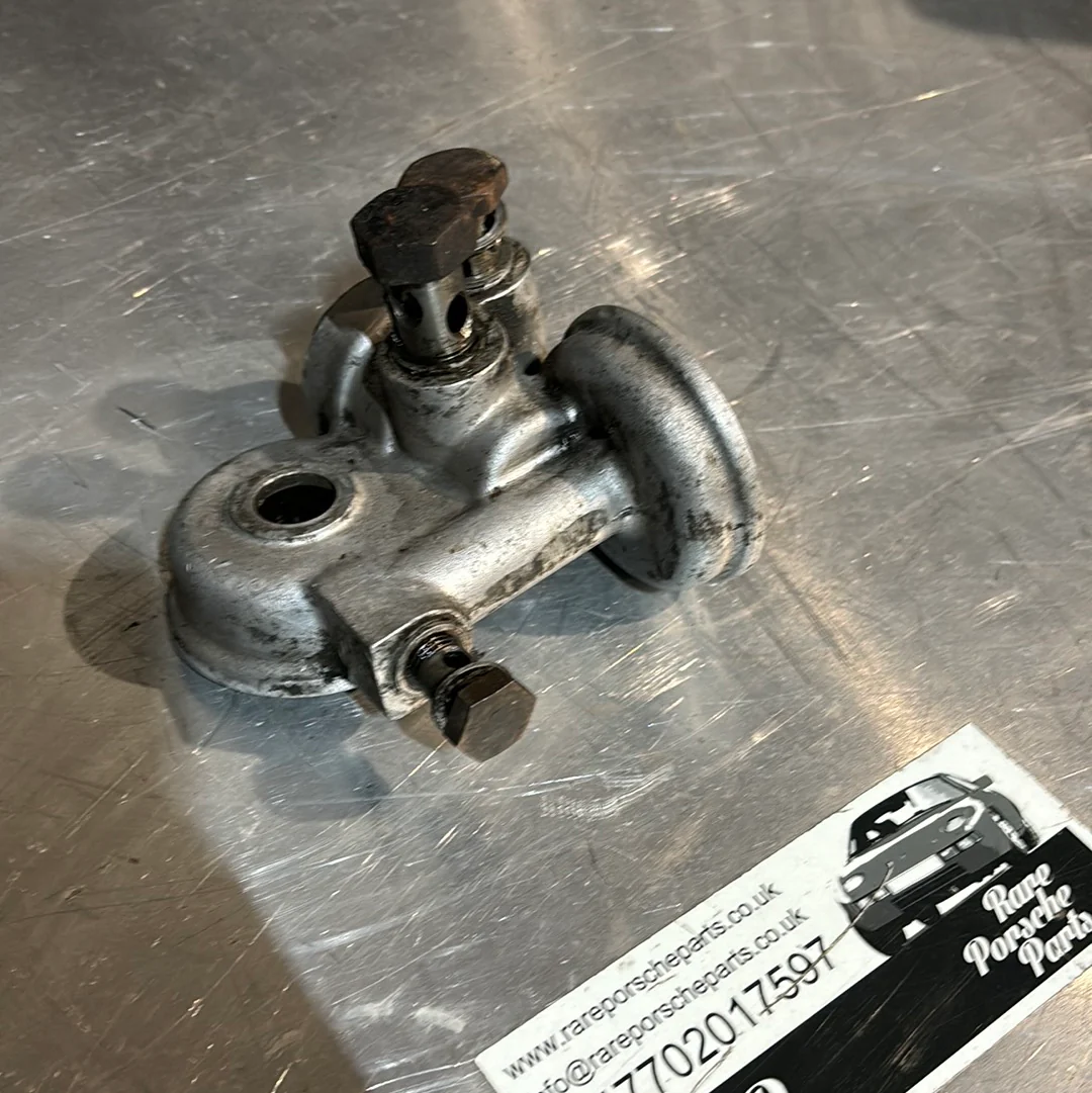 Porsche 924 Turbo Oil filter housing / base 9311071511R used - Image 4