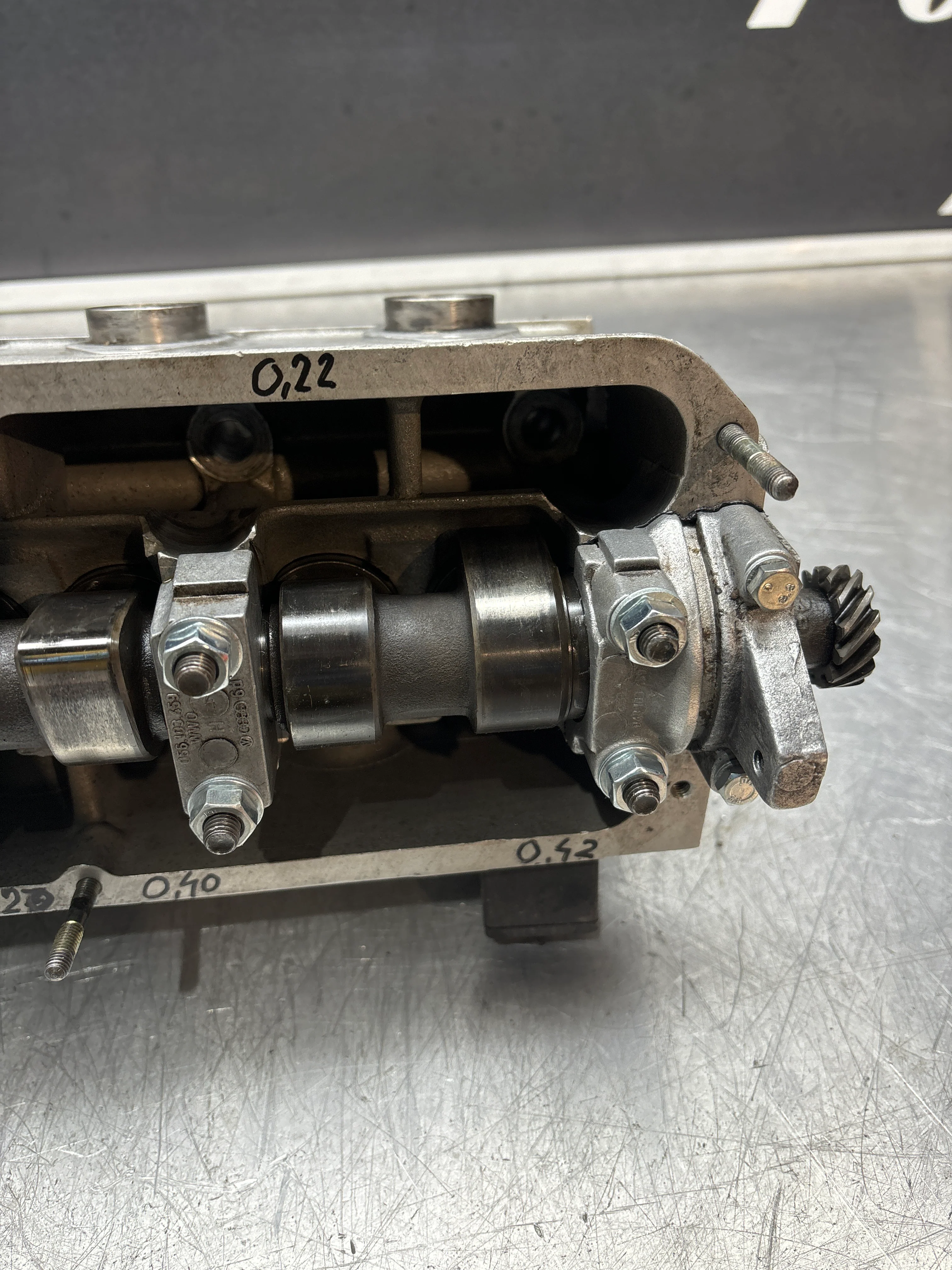 Porsche 924 Turbo reconditioned cylinder head with camshaft 9311043013R - Image 8