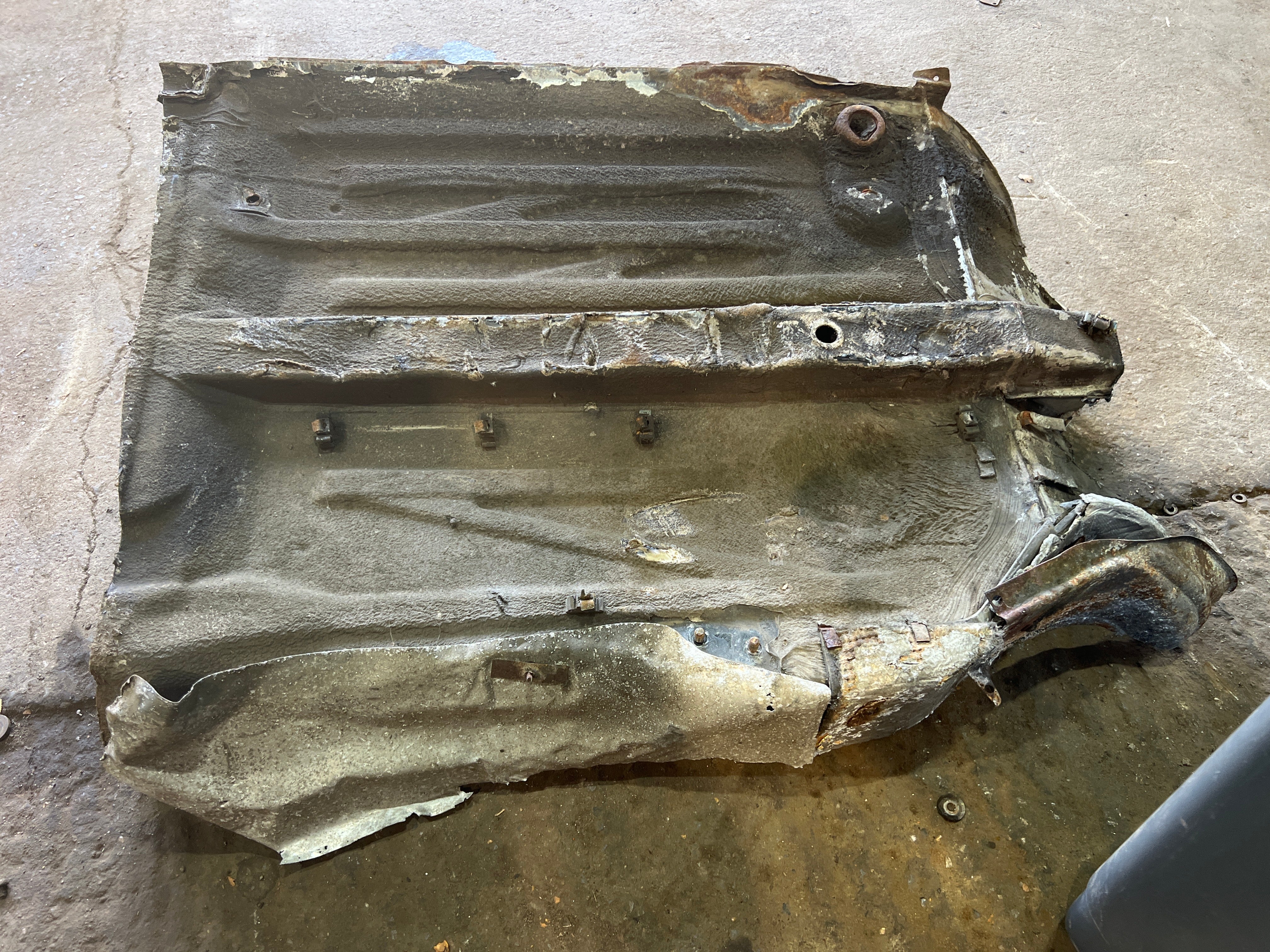 Porsche 924 Turbo, 924S early 944 RHD right floor pan section with sill 94450150100 - Image 8