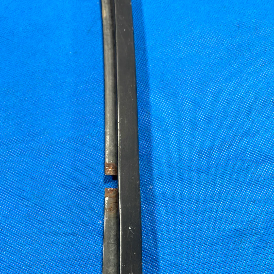Porsche 924 windscreen trim 477853343 used. - Image 2