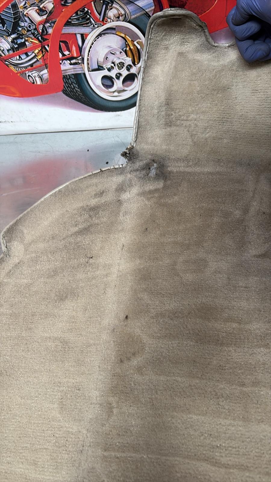 Porsche 924S 944 85.5- boot carpet, champagne, 94555506303 used, space saver wheel type - Image 12