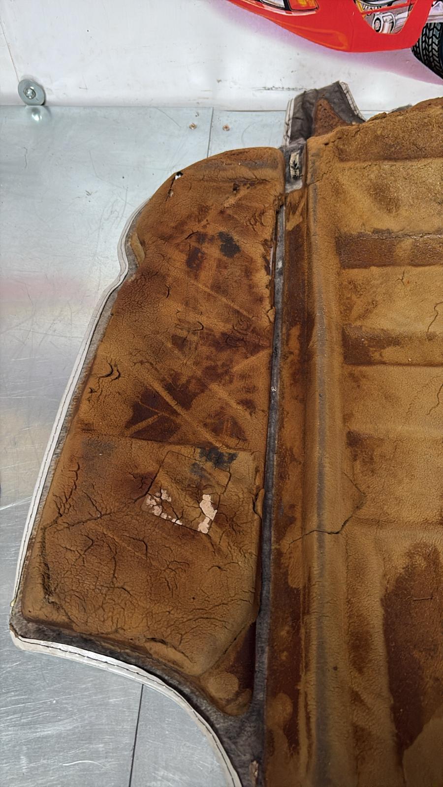 Porsche 924S 944 85.5- boot carpet, champagne, 94555506303 used, space saver wheel type - Image 17