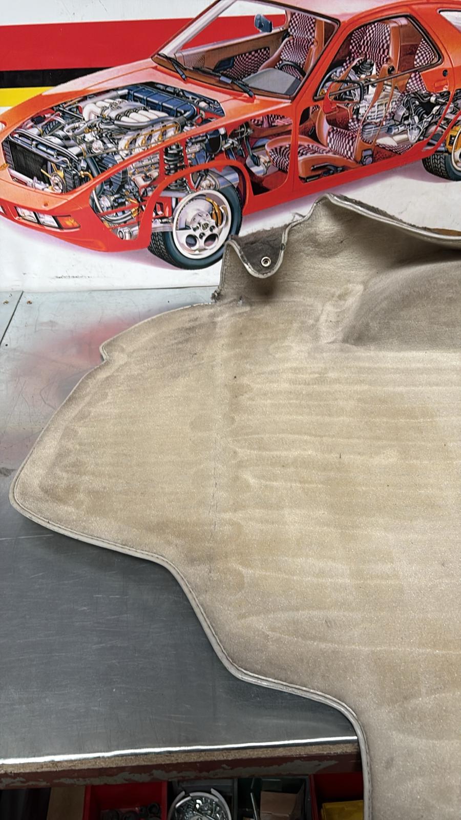 Porsche 924S 944 85.5- boot carpet, champagne, 94555506303 used, space saver wheel type - Image 3