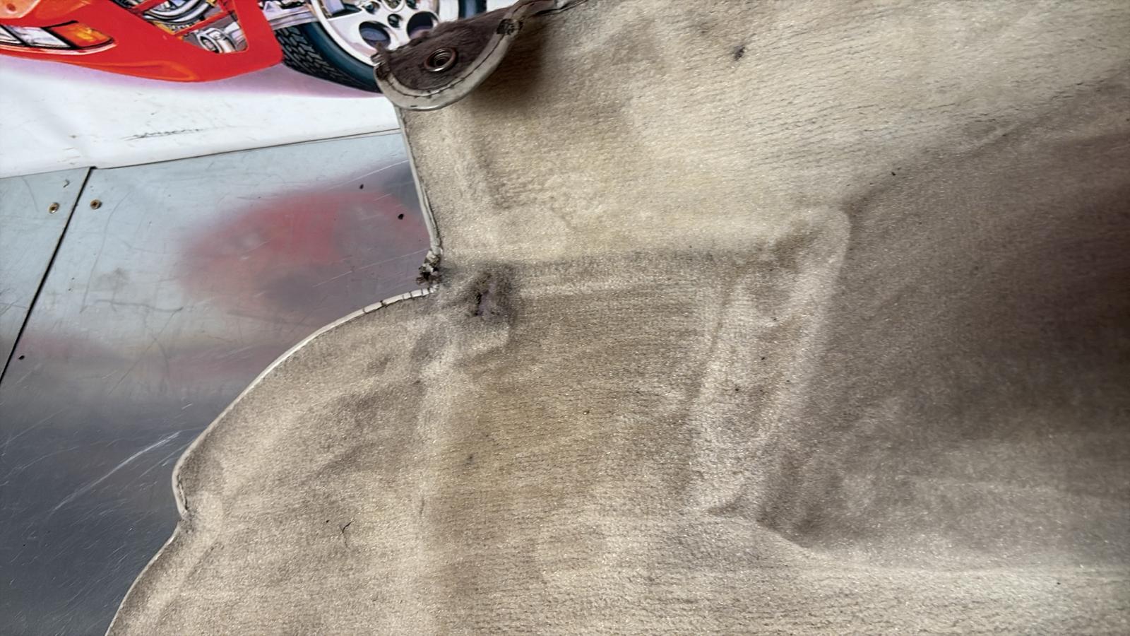 Porsche 924S 944 85.5- boot carpet, champagne, 94555506303 used, space saver wheel type - Image 4