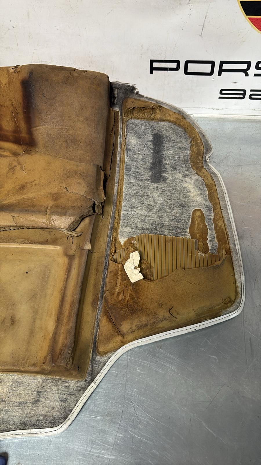 Porsche 924S 944 85.5- boot carpet, champagne, 94555506303 used, space saver wheel type - Image 6