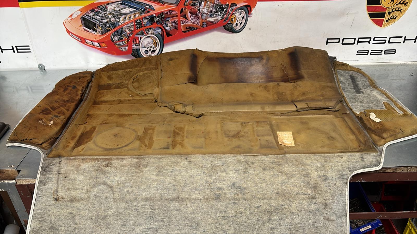 Porsche 924S 944 85.5- boot carpet, champagne, 94555506303 used, space saver wheel type - Image 7