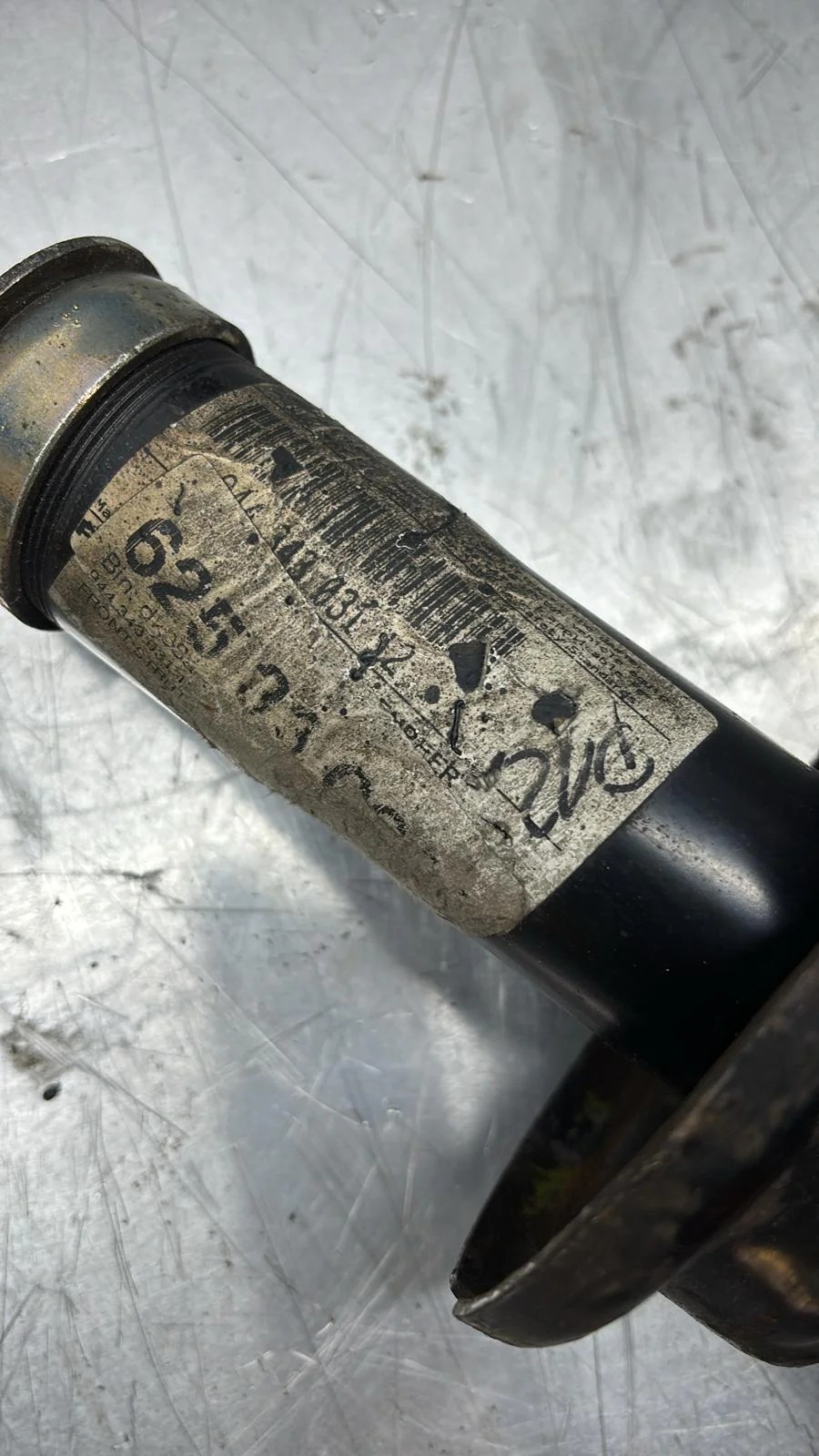 Porsche 924S / 944 front pair of front shock absorbers, used 94434303112 / 94434303212 - Image 3