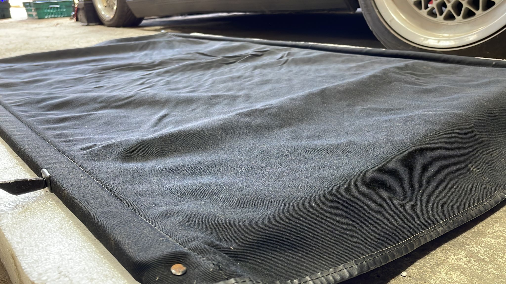 Porsche 924S/944 Rear Luggage compartment cover, BLACK. For cars with rear seats, split 9445550270270G - Image 3