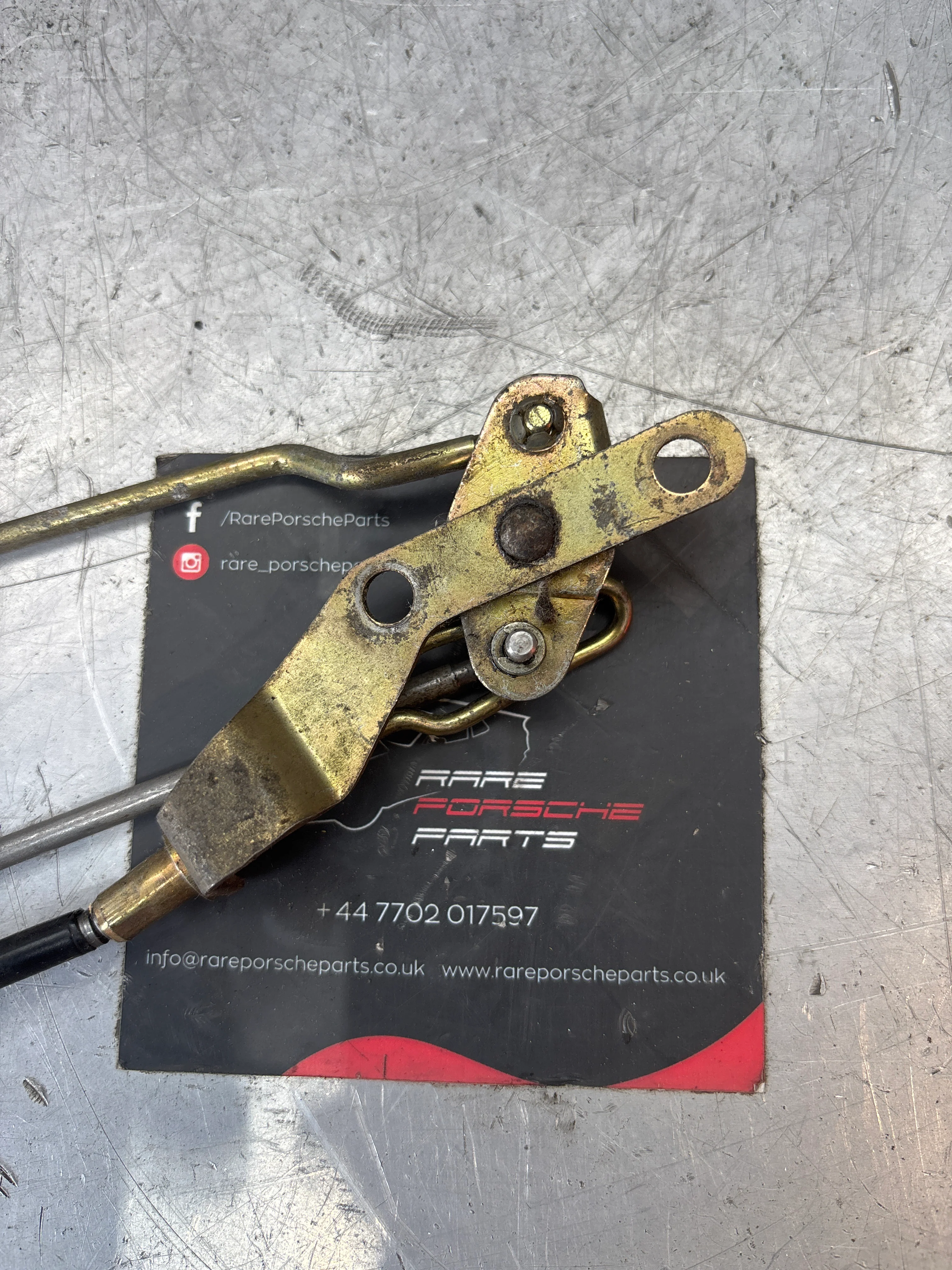 Porsche 924S/944 tailgate locking release cable with rods 94451209703, used late type - Image 2