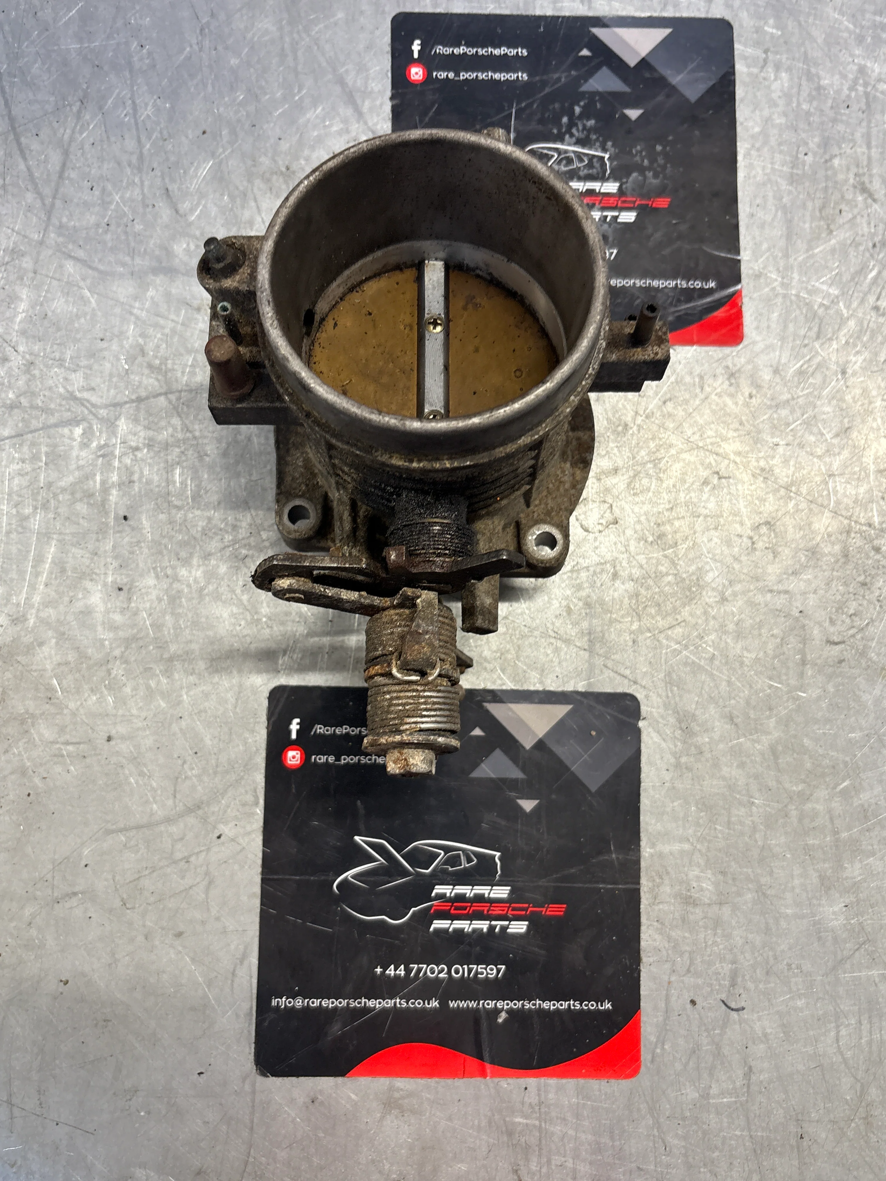Porsche 928 4.7 Throttle Body Butterfly Valve, 9281105302R used - Image 2