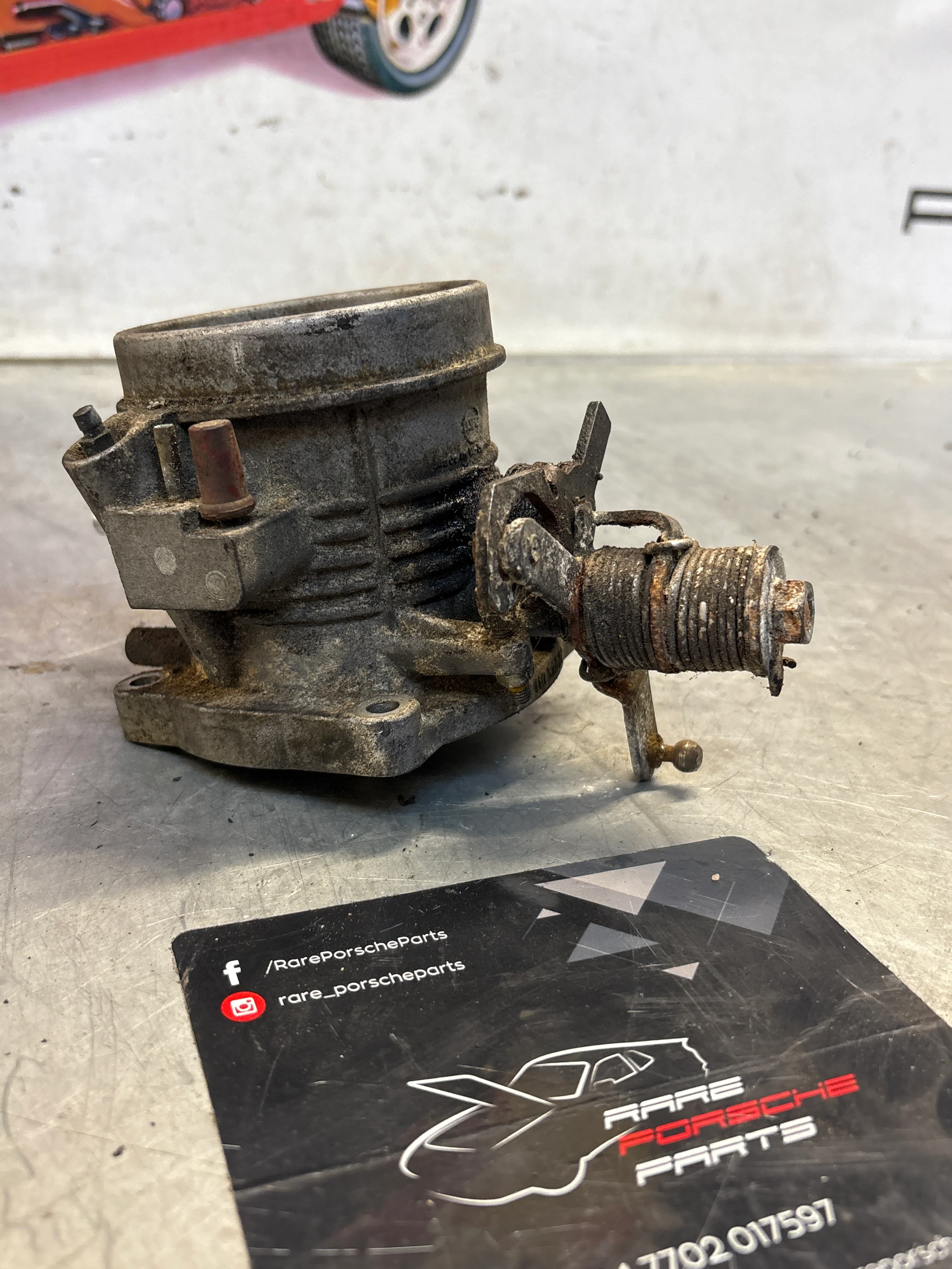 Porsche 928 4.7 Throttle Body Butterfly Valve, 9281105302R used - Image 3