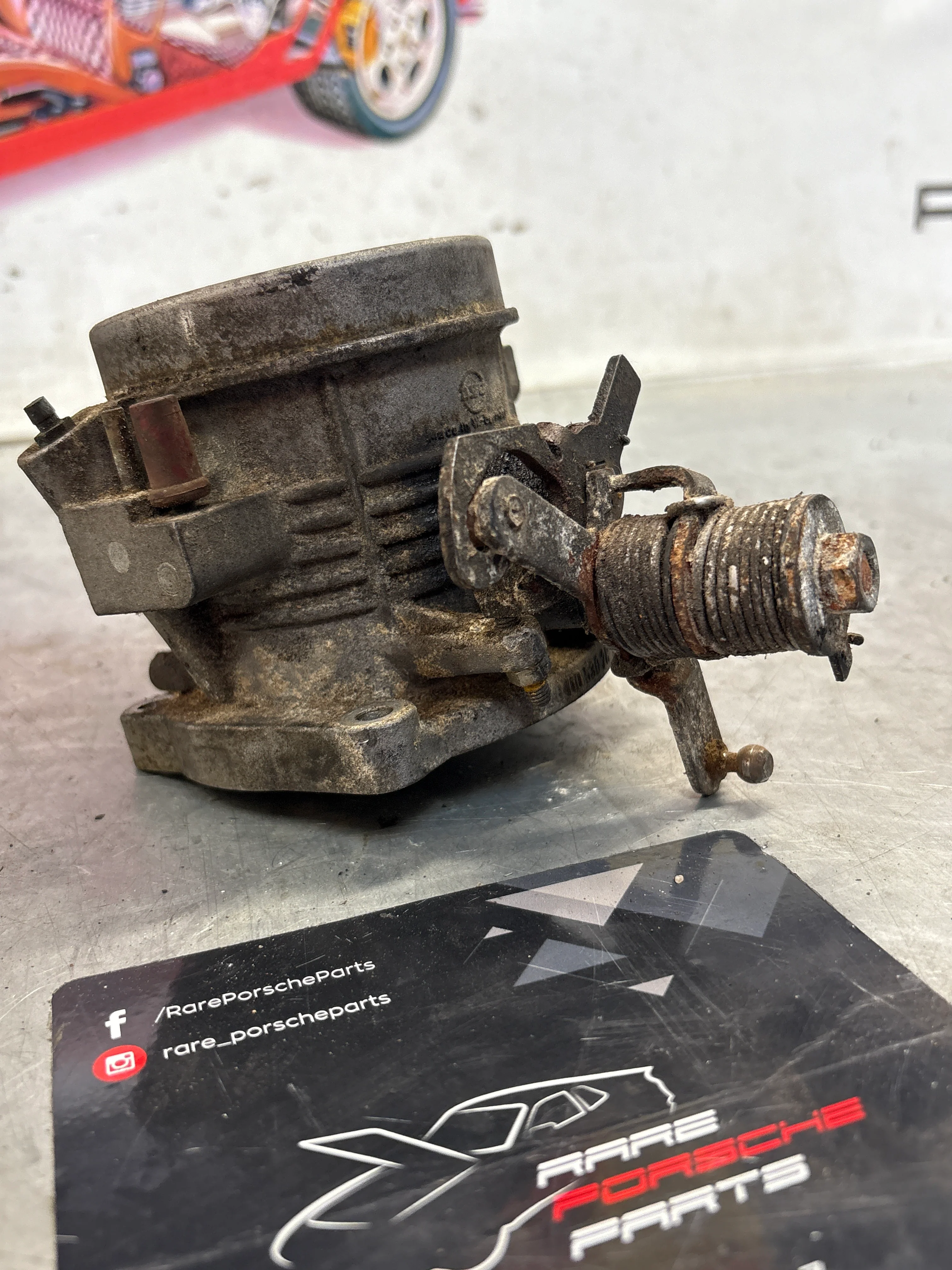 Porsche 928 4.7 Throttle Body Butterfly Valve, 9281105302R used - Image 7