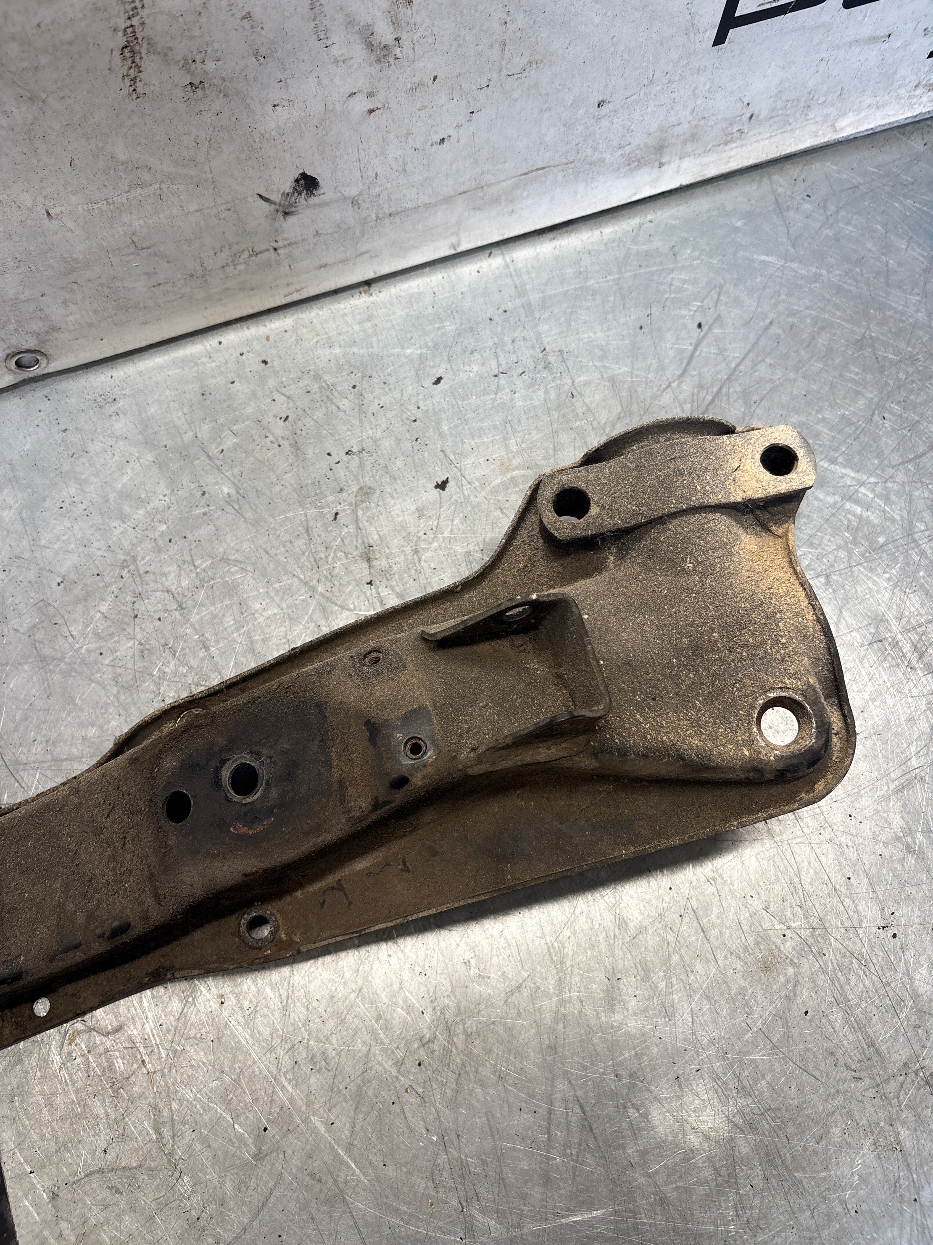 Porsche 928 82-85 engine mount, used 92837501106 - Image 3