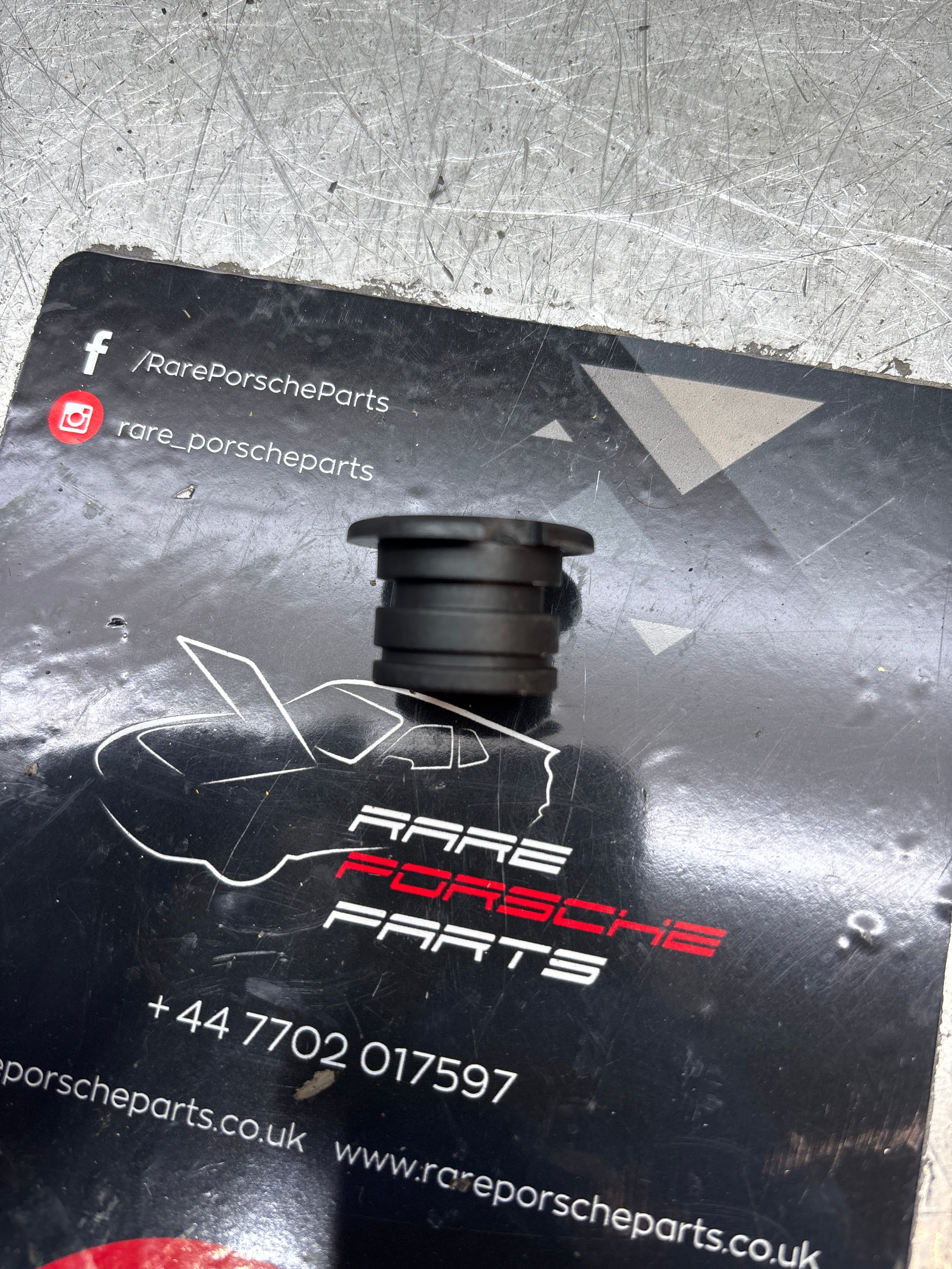 Porsche 928 944 16v cam cover plug, new 92810448501 - Image 2