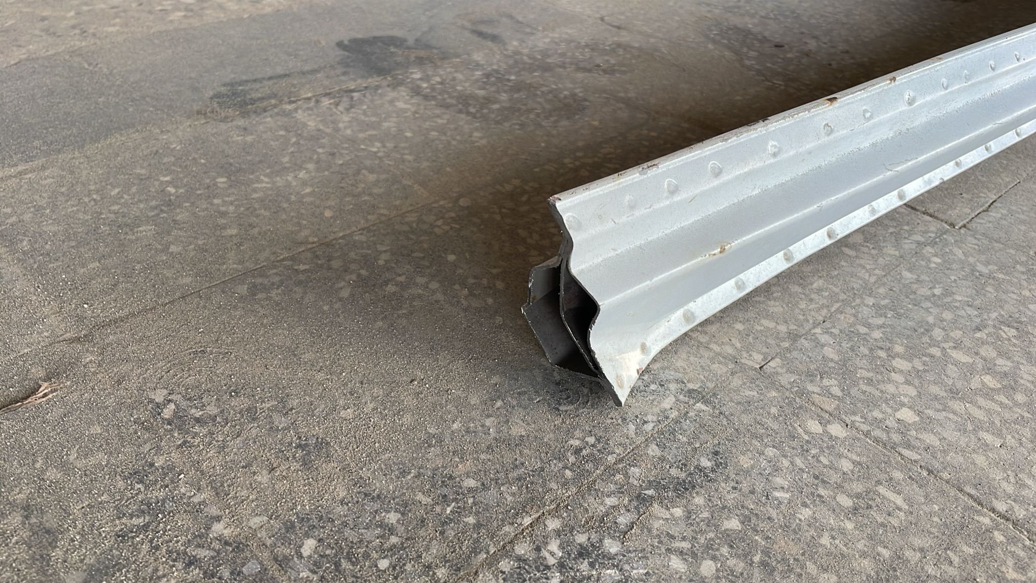 Porsche 928 A pillar cut, roof frame lateral, right 92850230202 / 92850233202 - Image 3