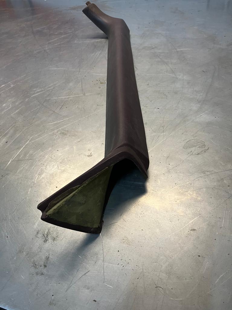 Porsche 928 A pillar trim 92855507302 left, burgundy, used - Image 3