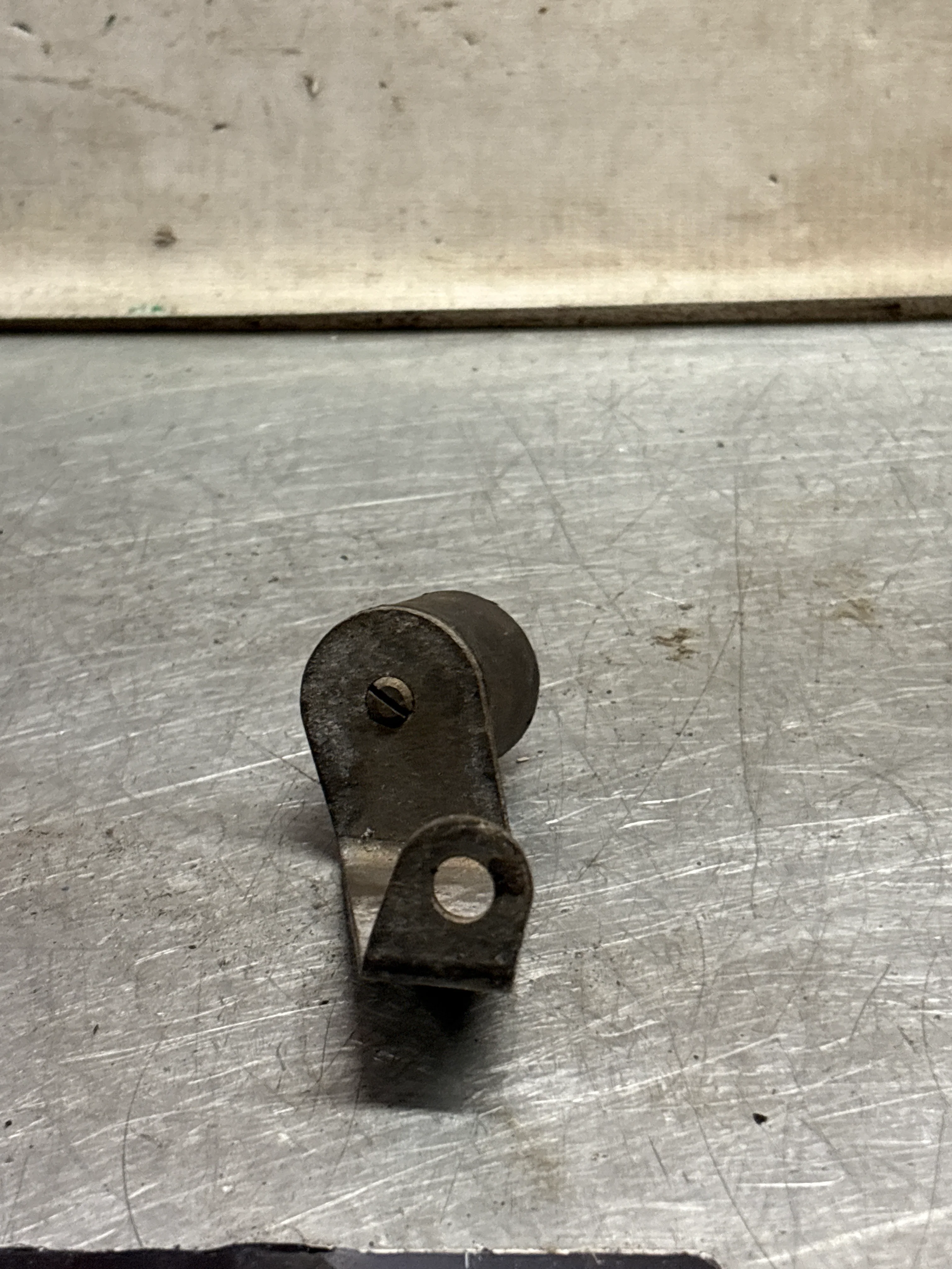 Porsche 928 air cleaner support, used 92811004300 - Image 4