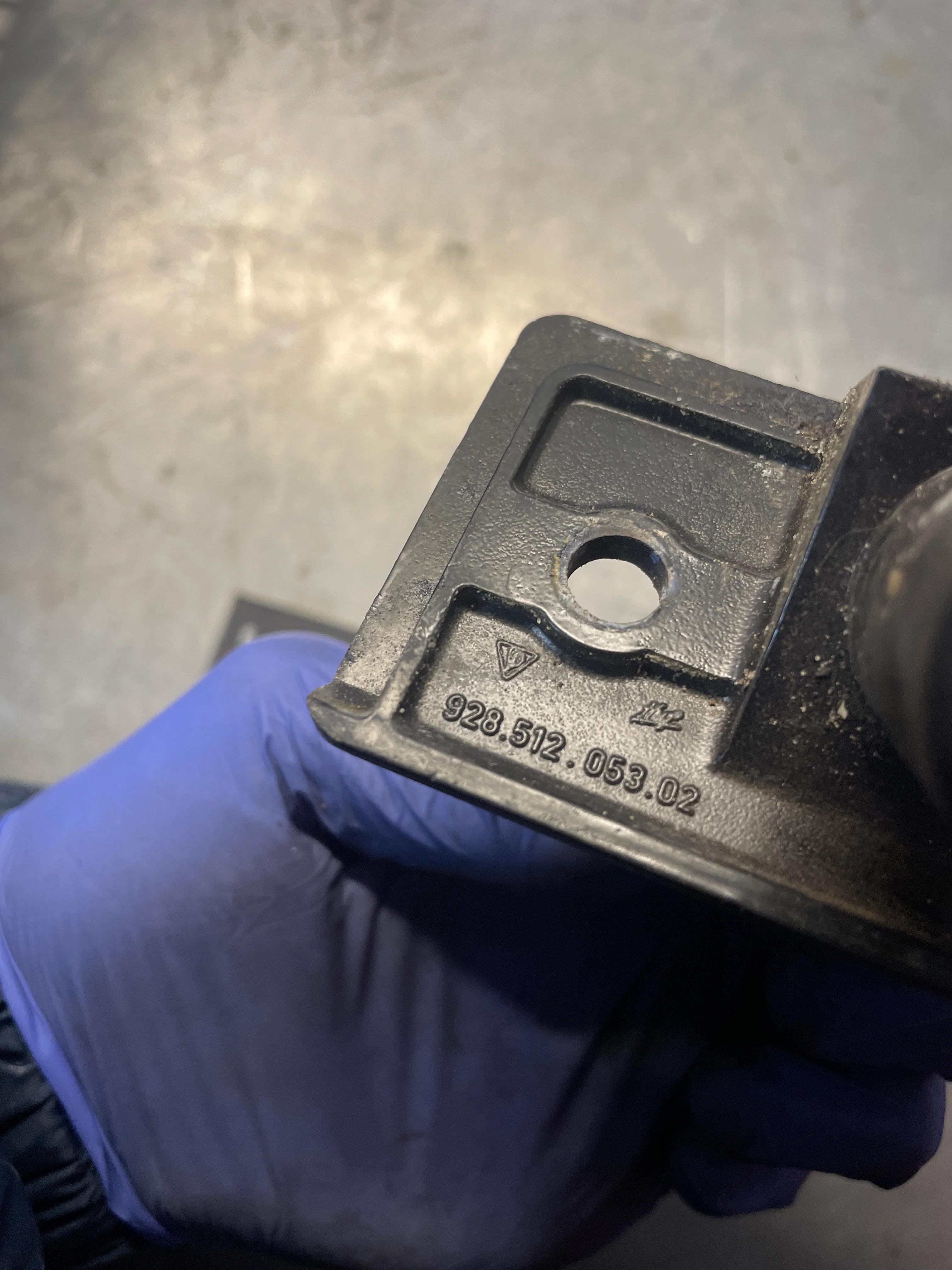 Porsche 928 Lid Lock with key, used 92851205302 - Image 4
