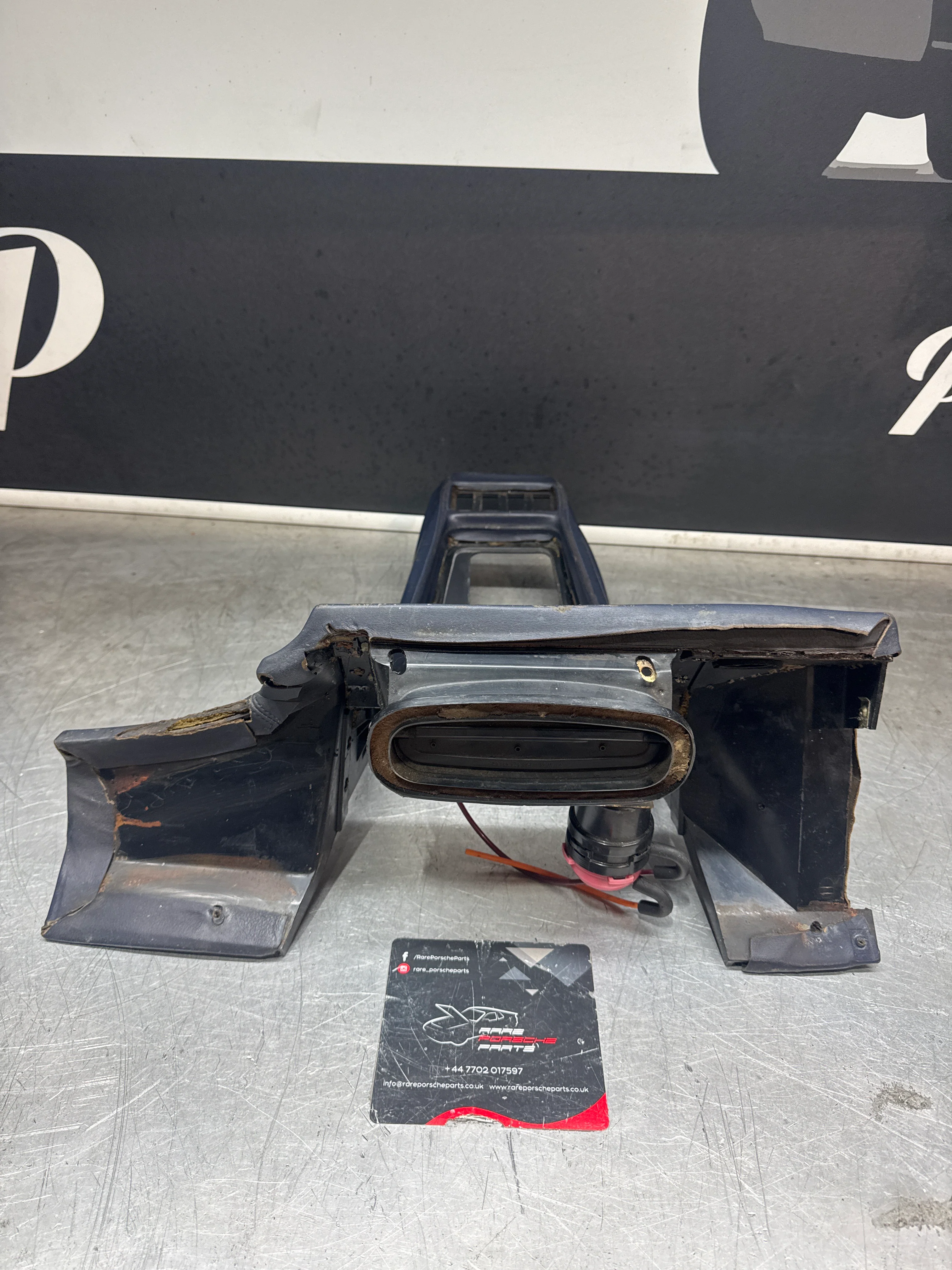 Porsche 928 blue leather centre console (RHD) 92855204308 - Image 4